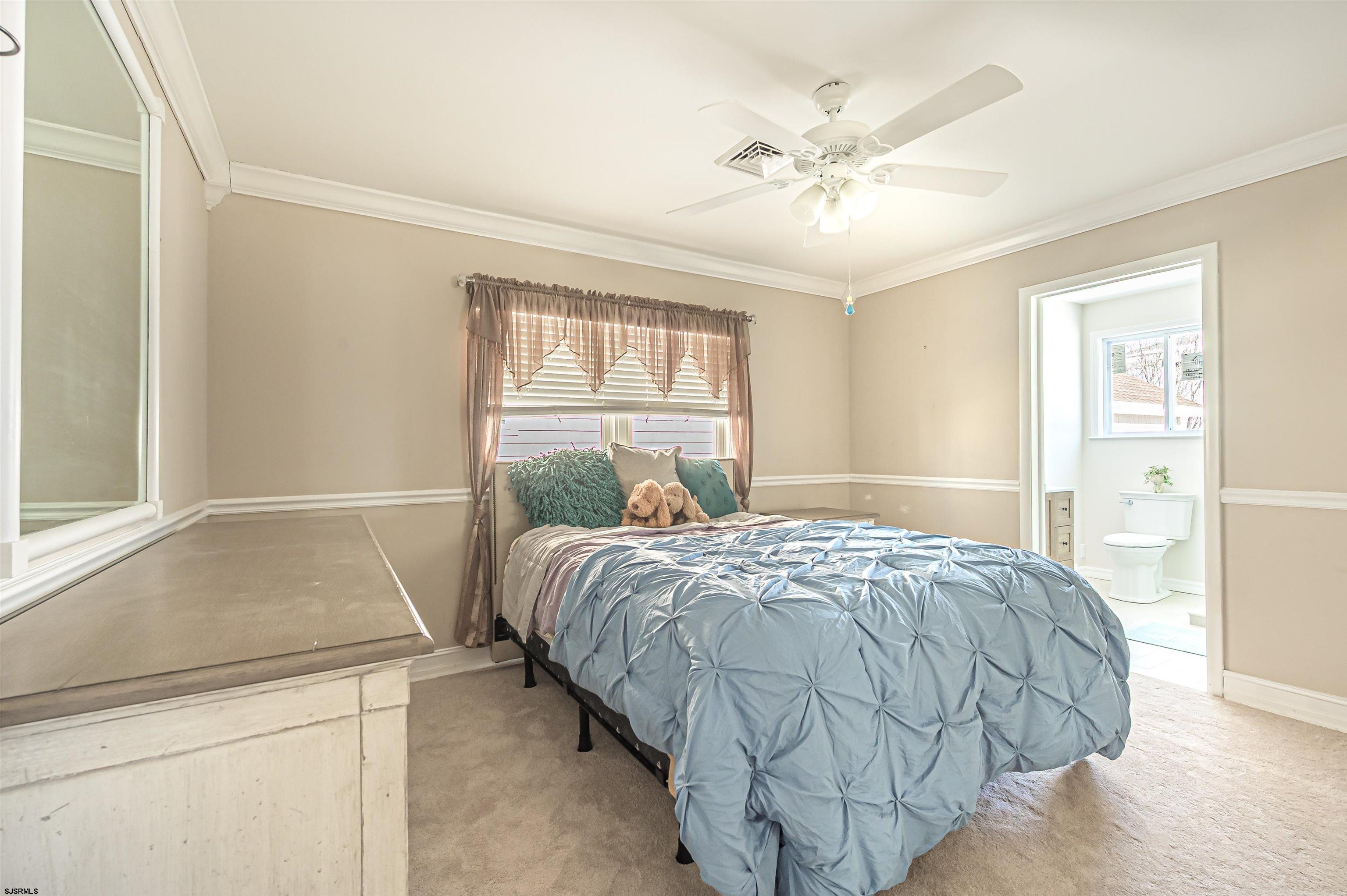 17 E Colmar Circle