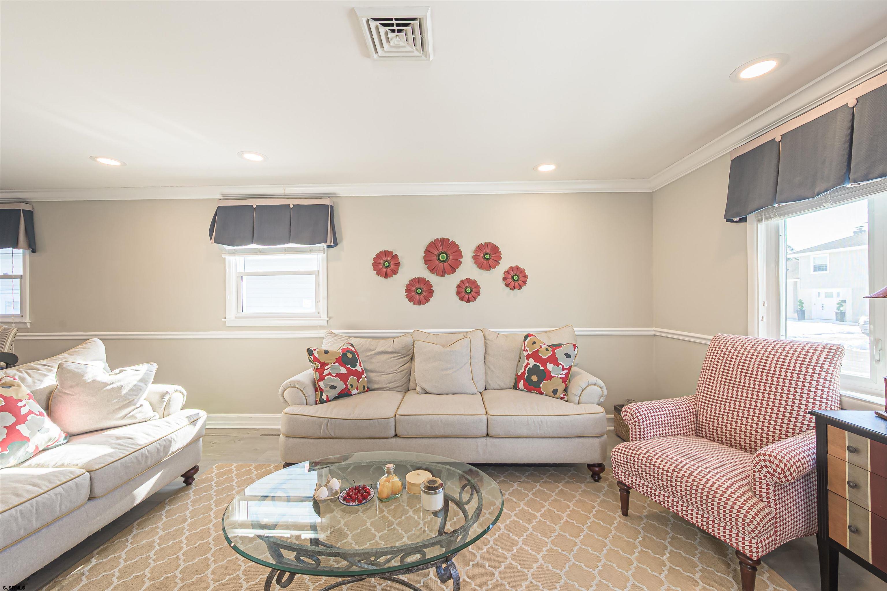 17 E Colmar Circle