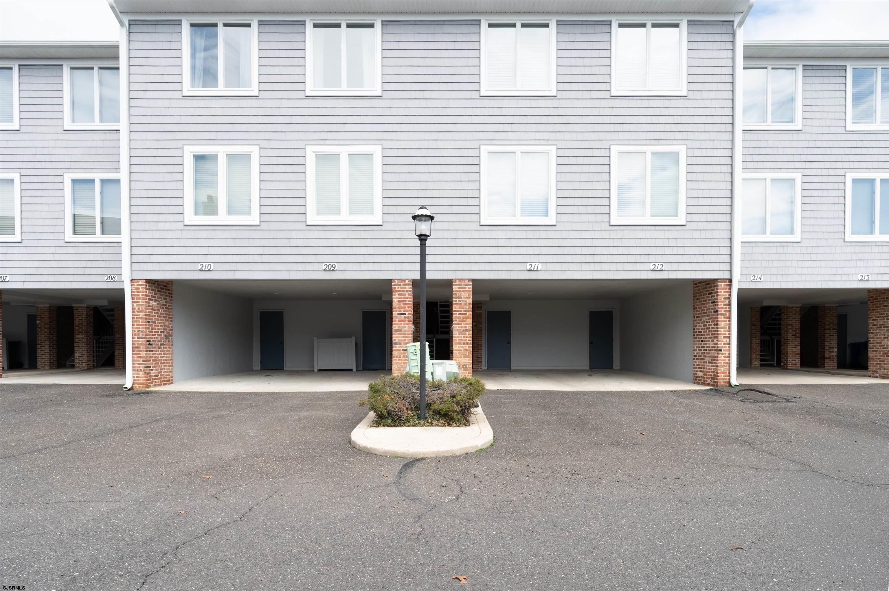 211 Harbour Cove Unit: 5211