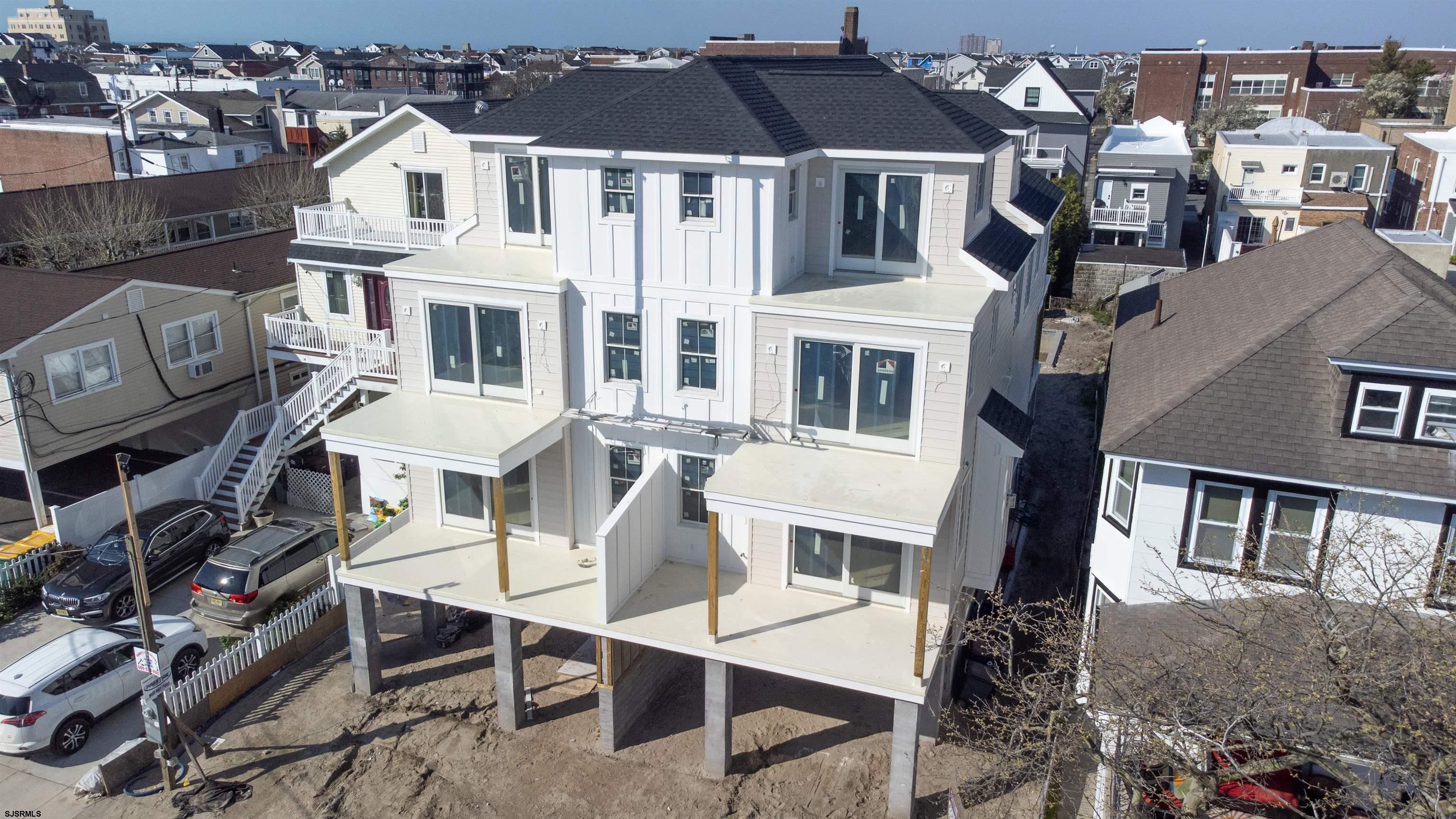10 N Newport Ave