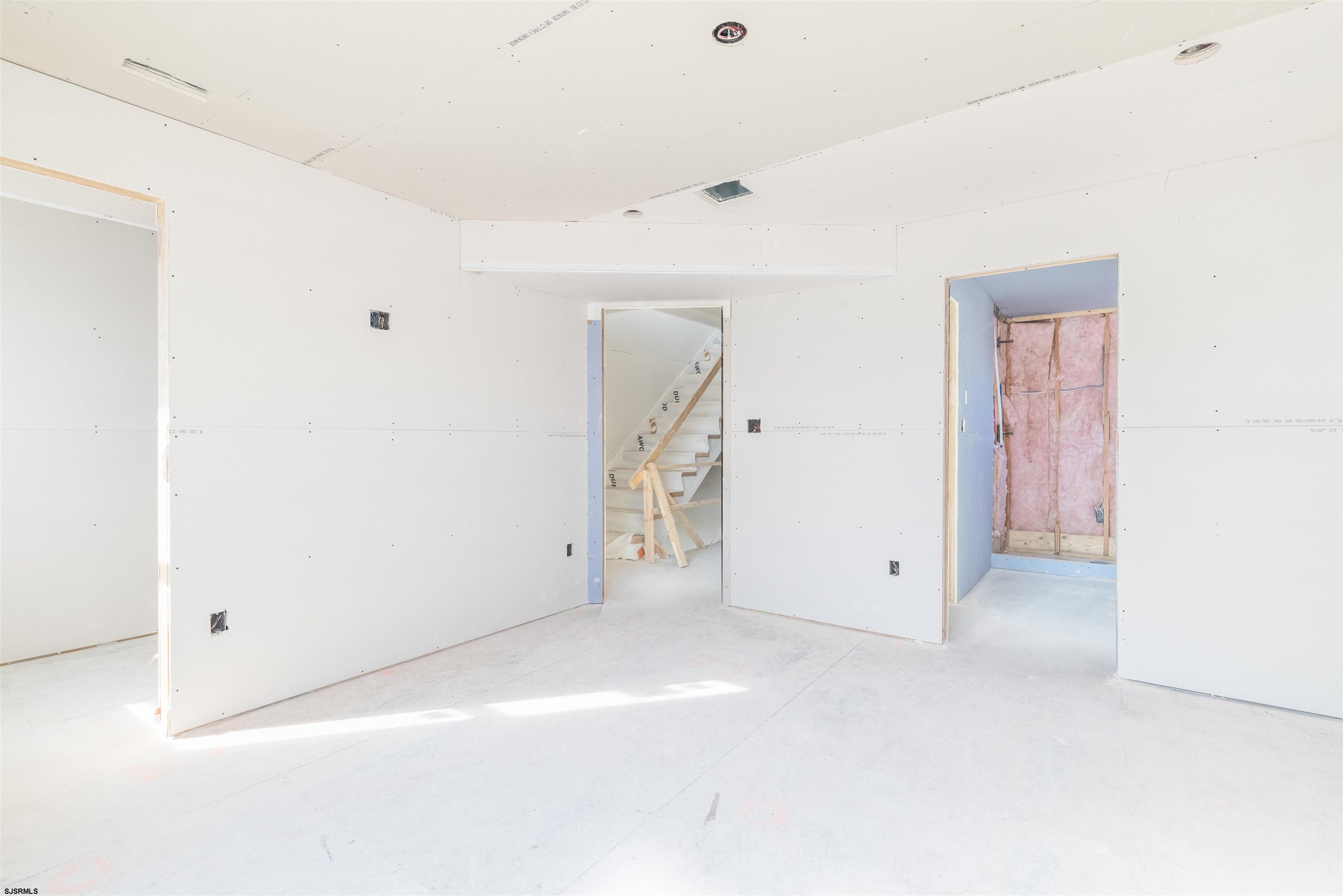 12 N Newport Ave