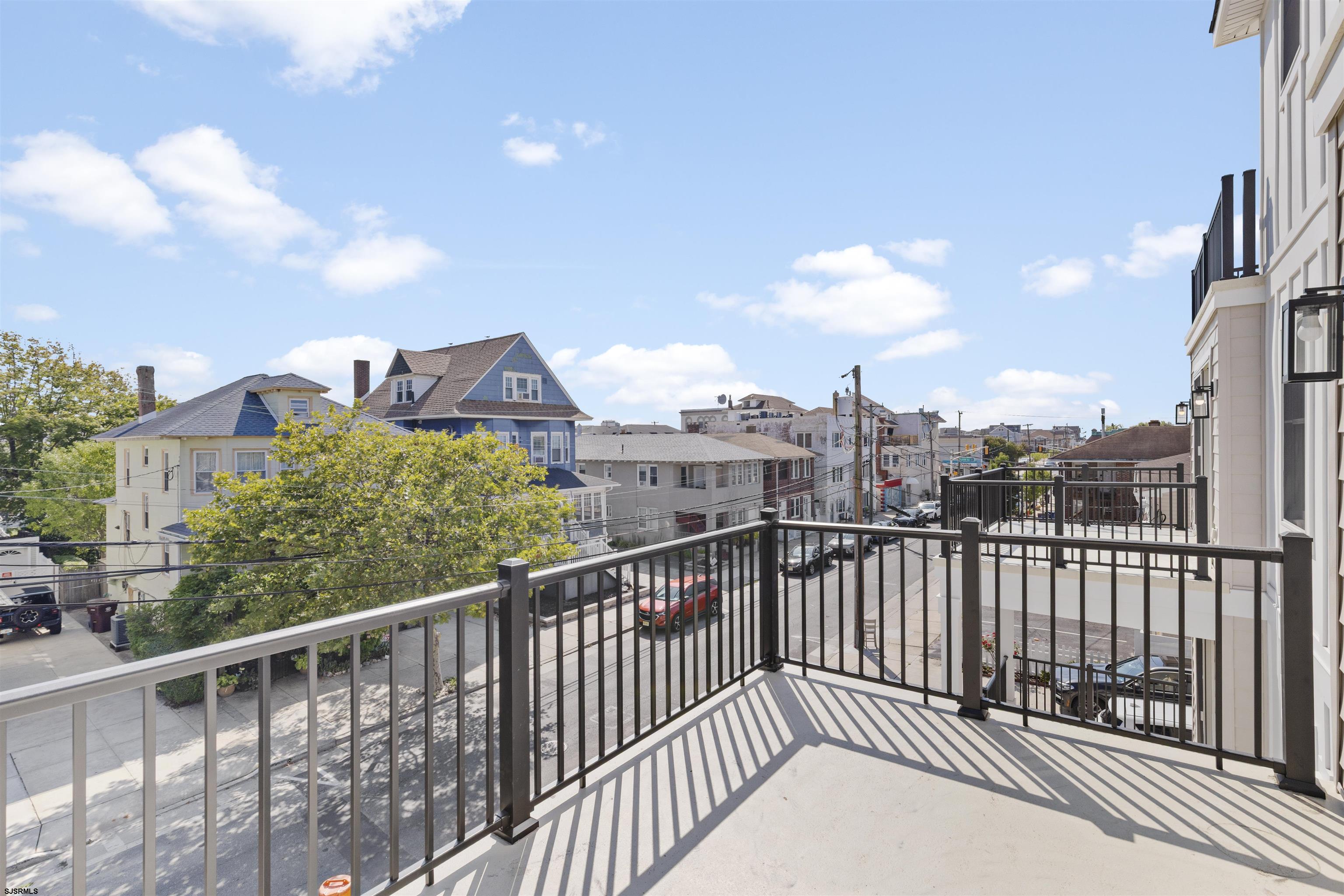 12 N Newport Ave