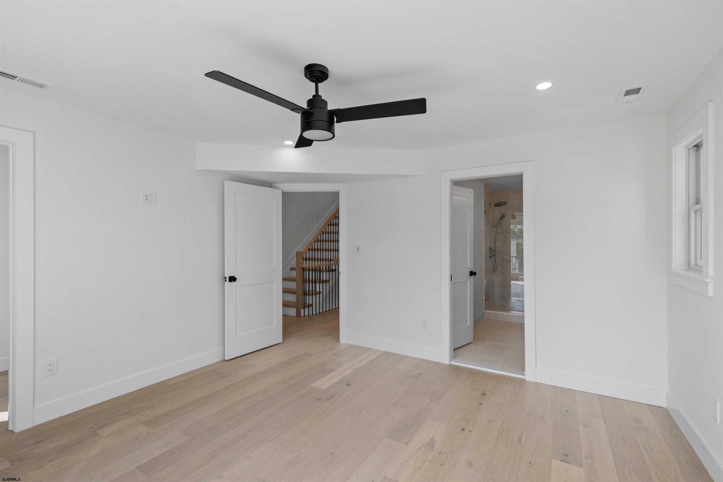 12 N Newport Ave