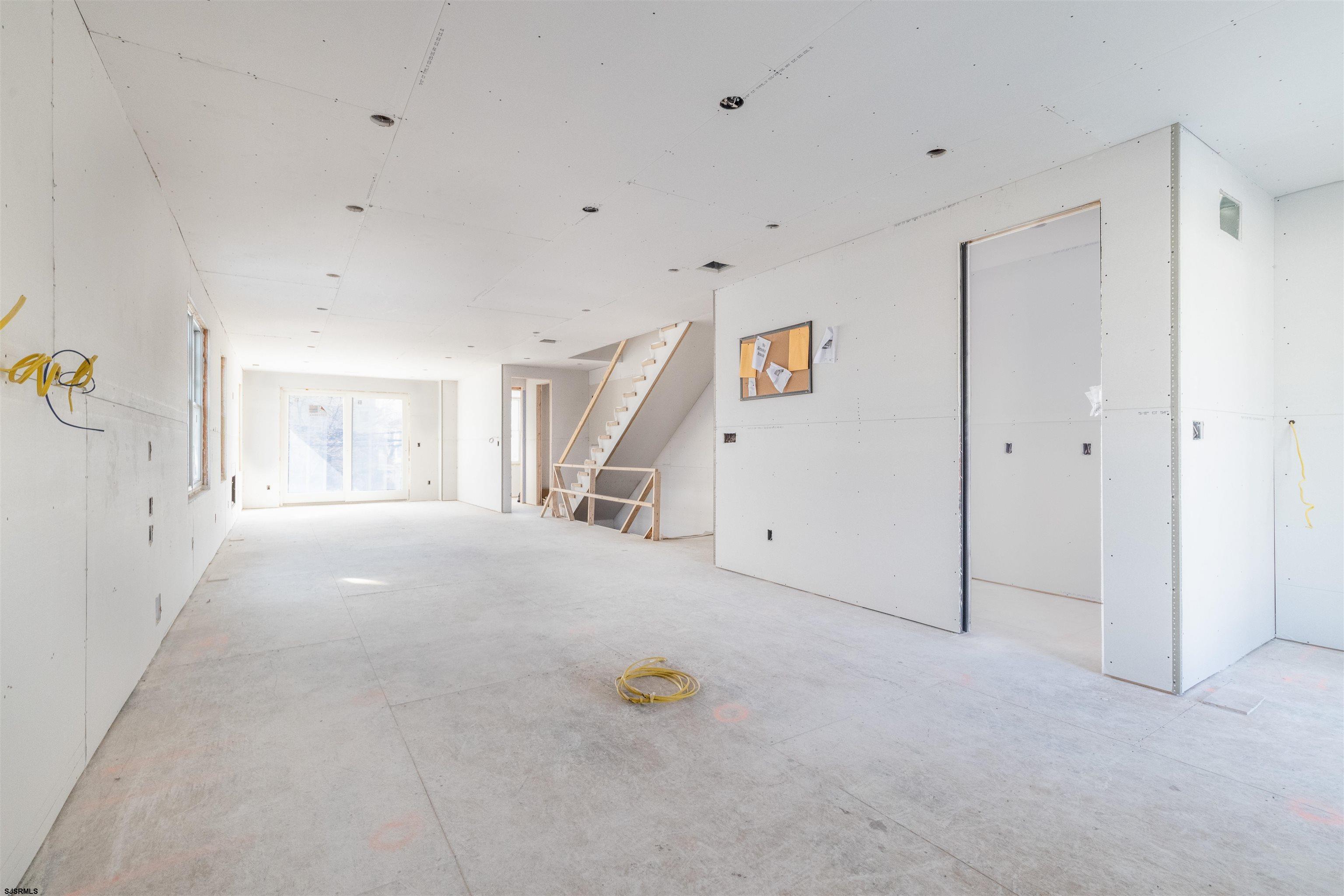 12 N Newport Ave
