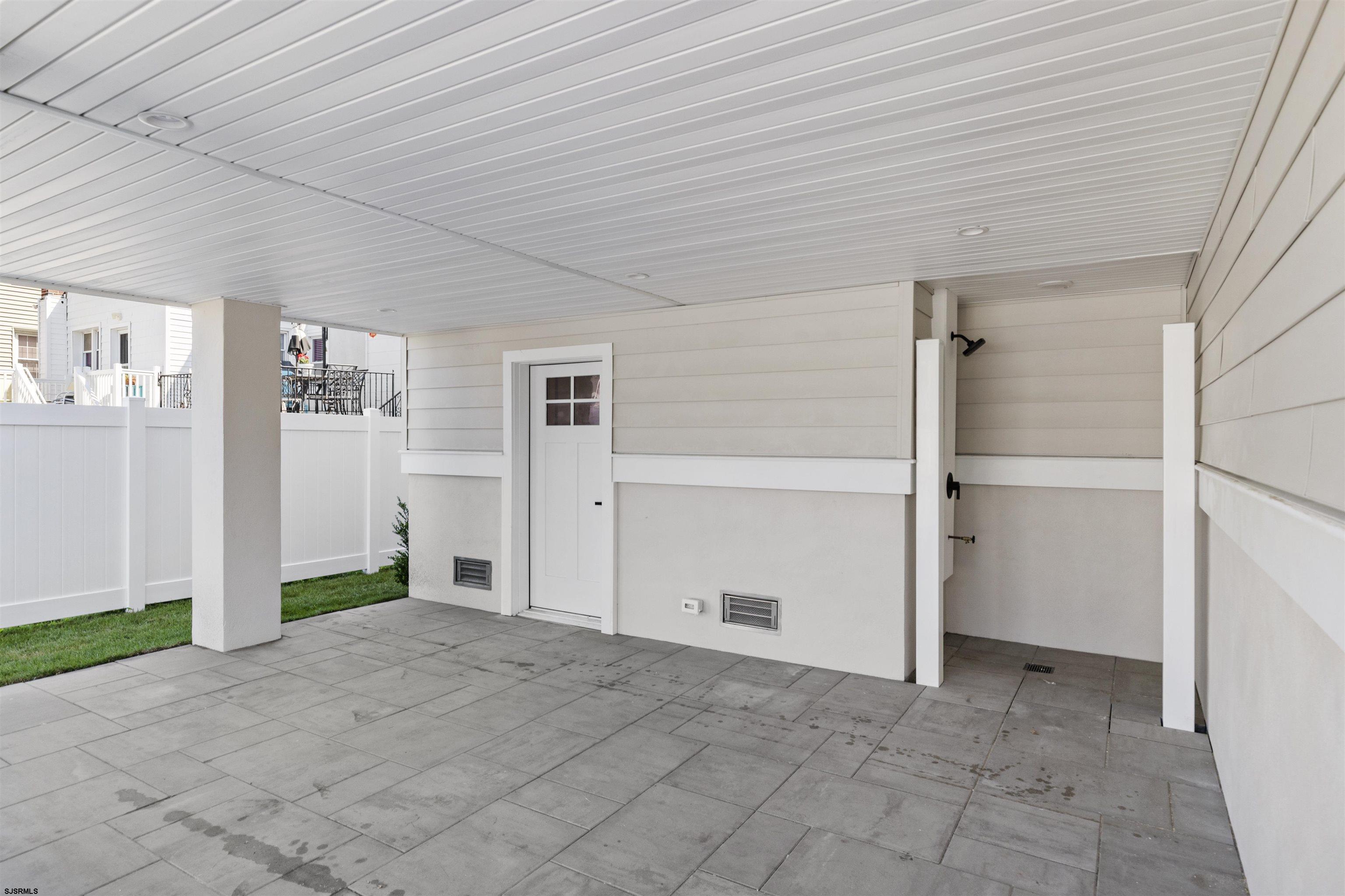 12 N Newport Ave