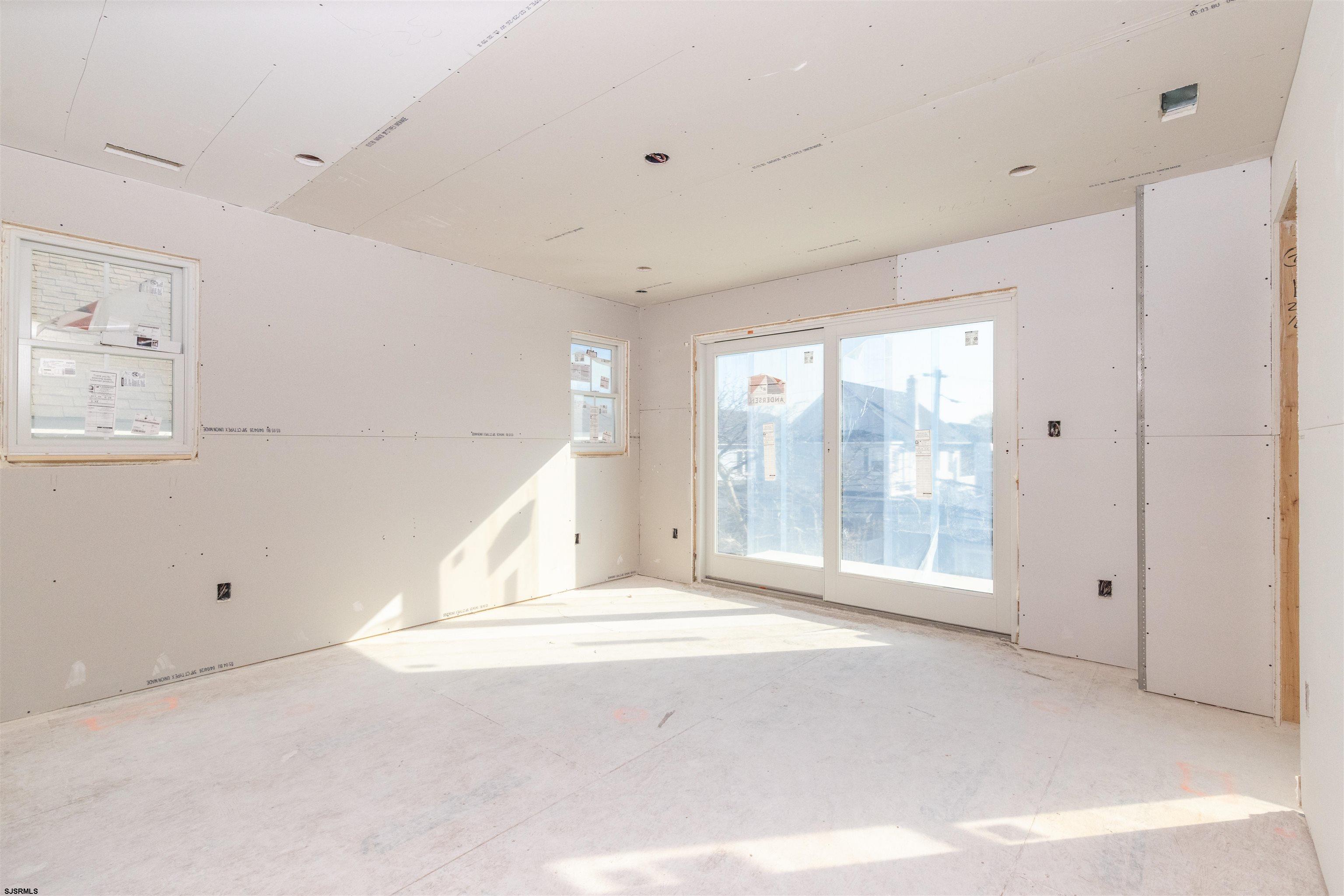 12 N Newport Ave