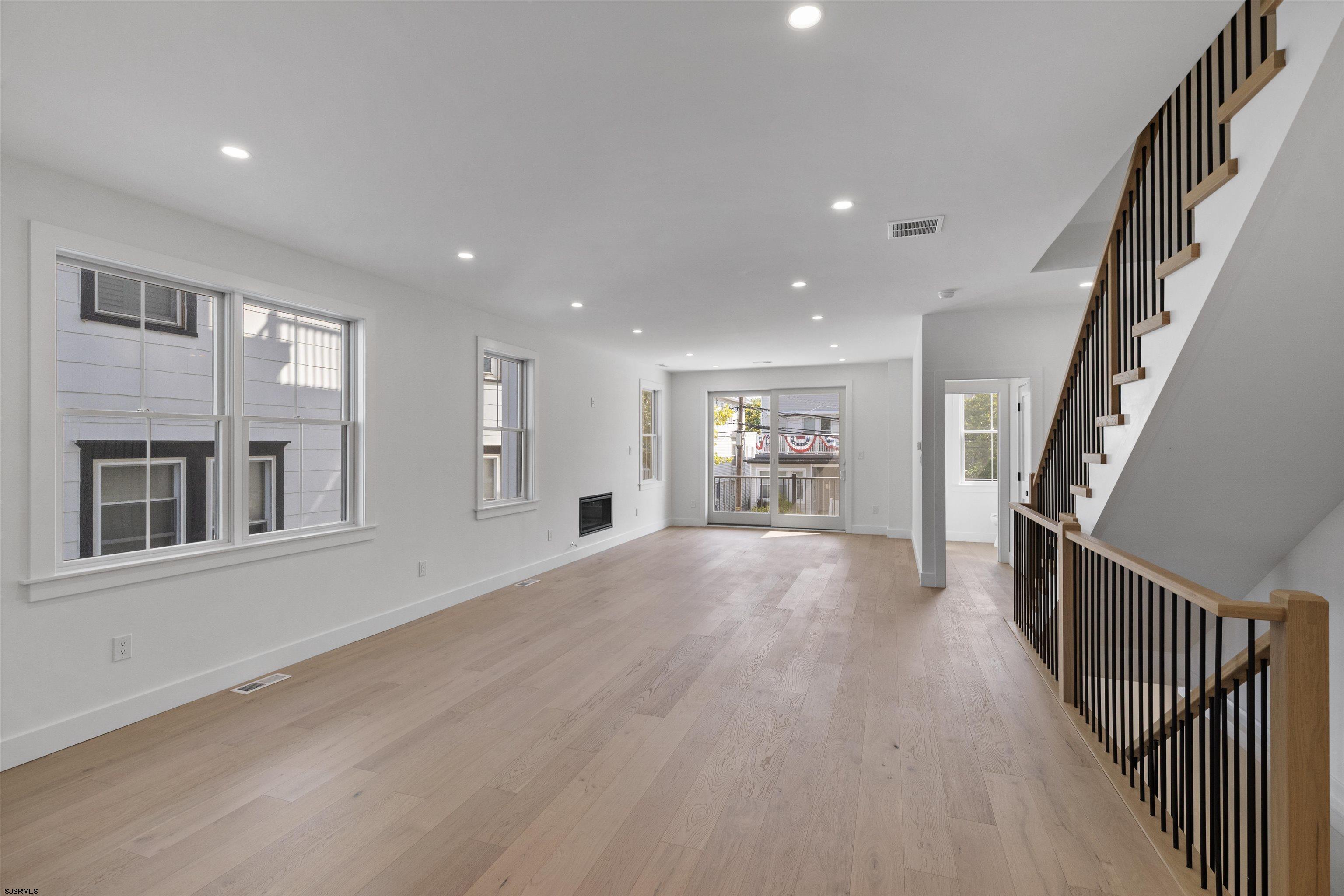 12 N Newport Ave