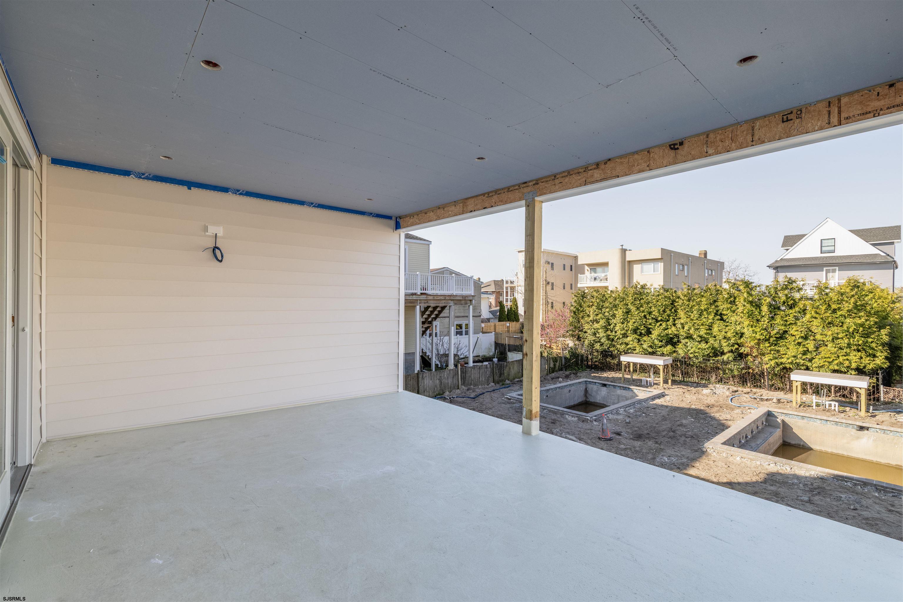 12 N Newport Ave