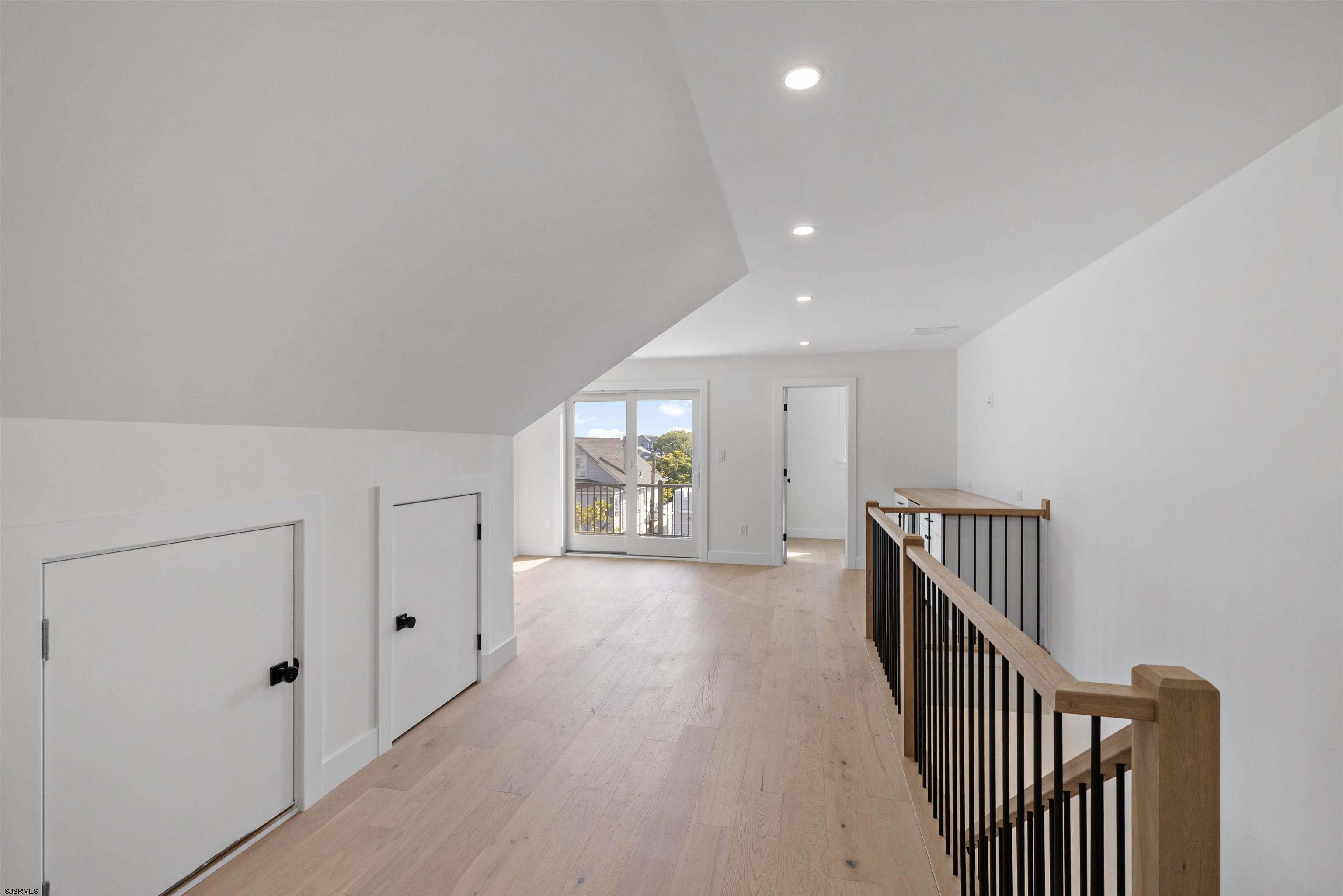 12 N Newport Ave