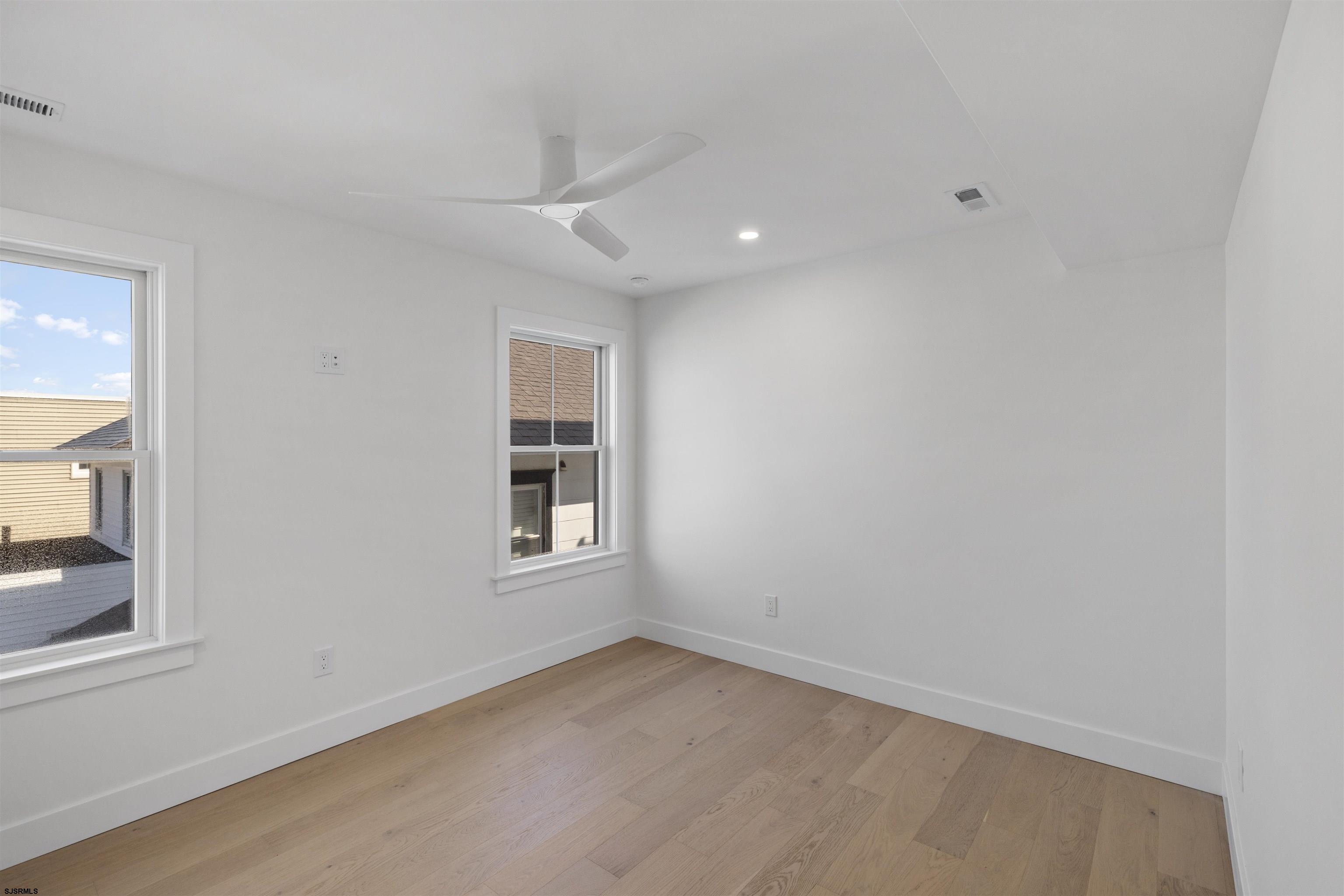 12 N Newport Ave