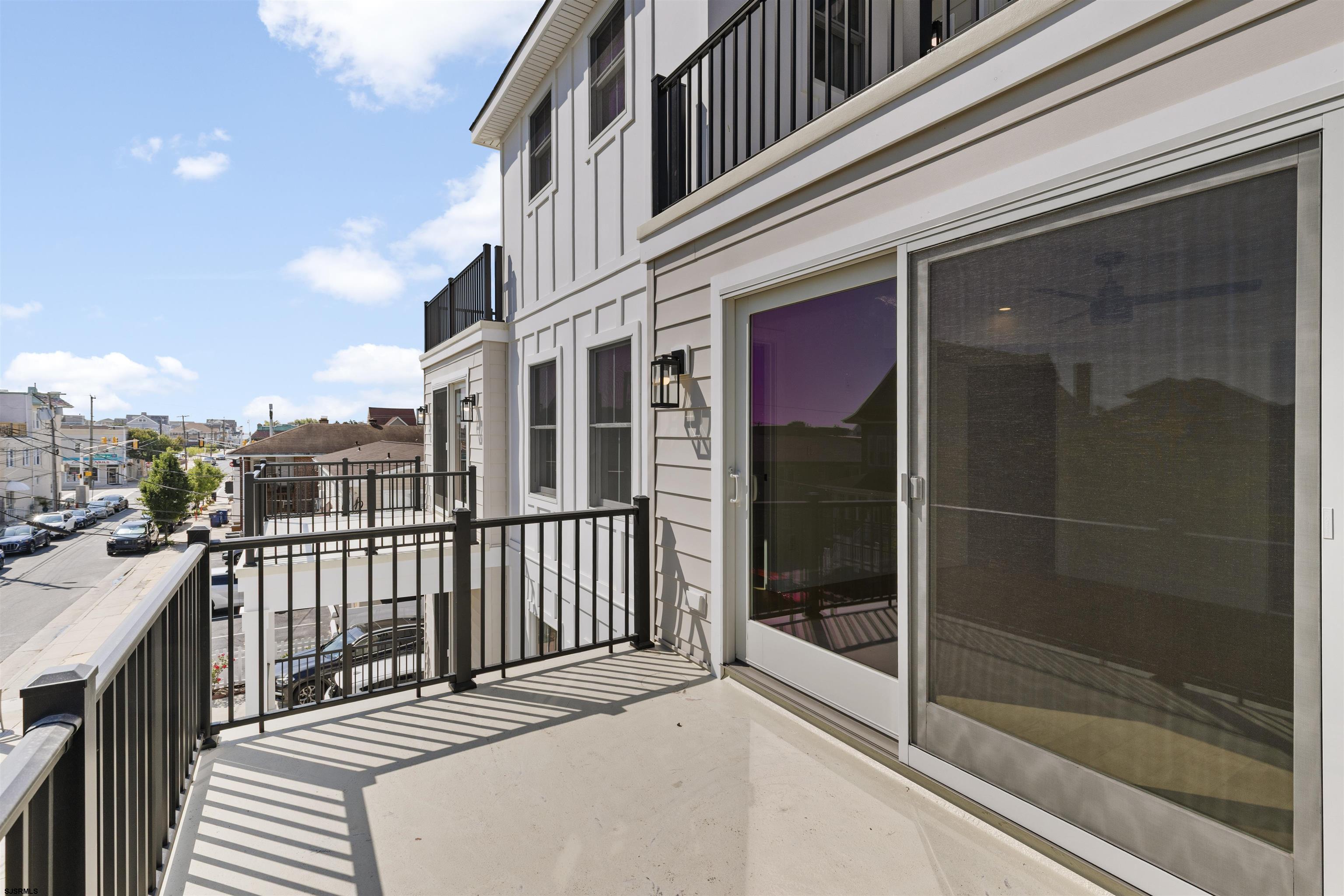 12 N Newport Ave