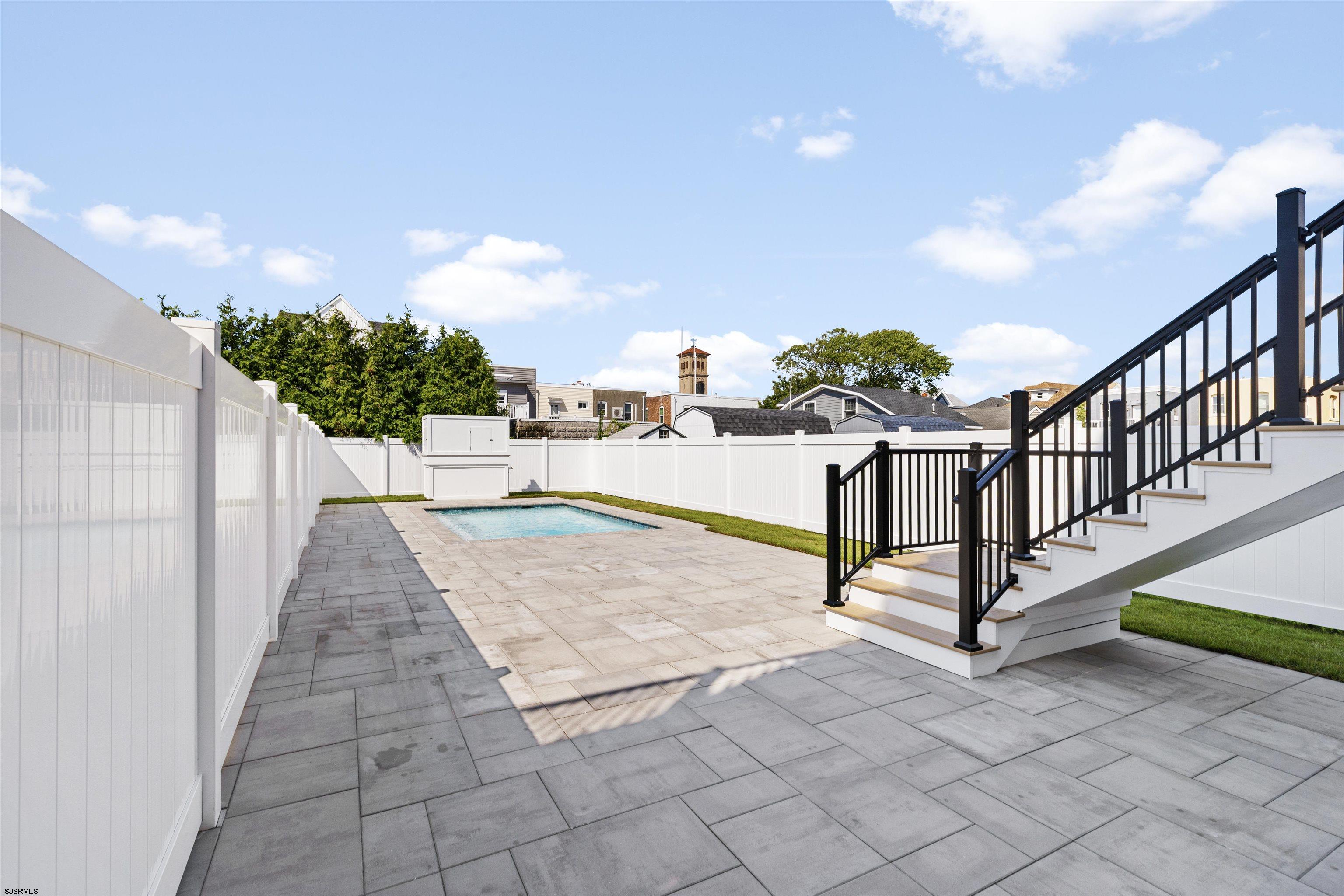 12 N Newport Ave