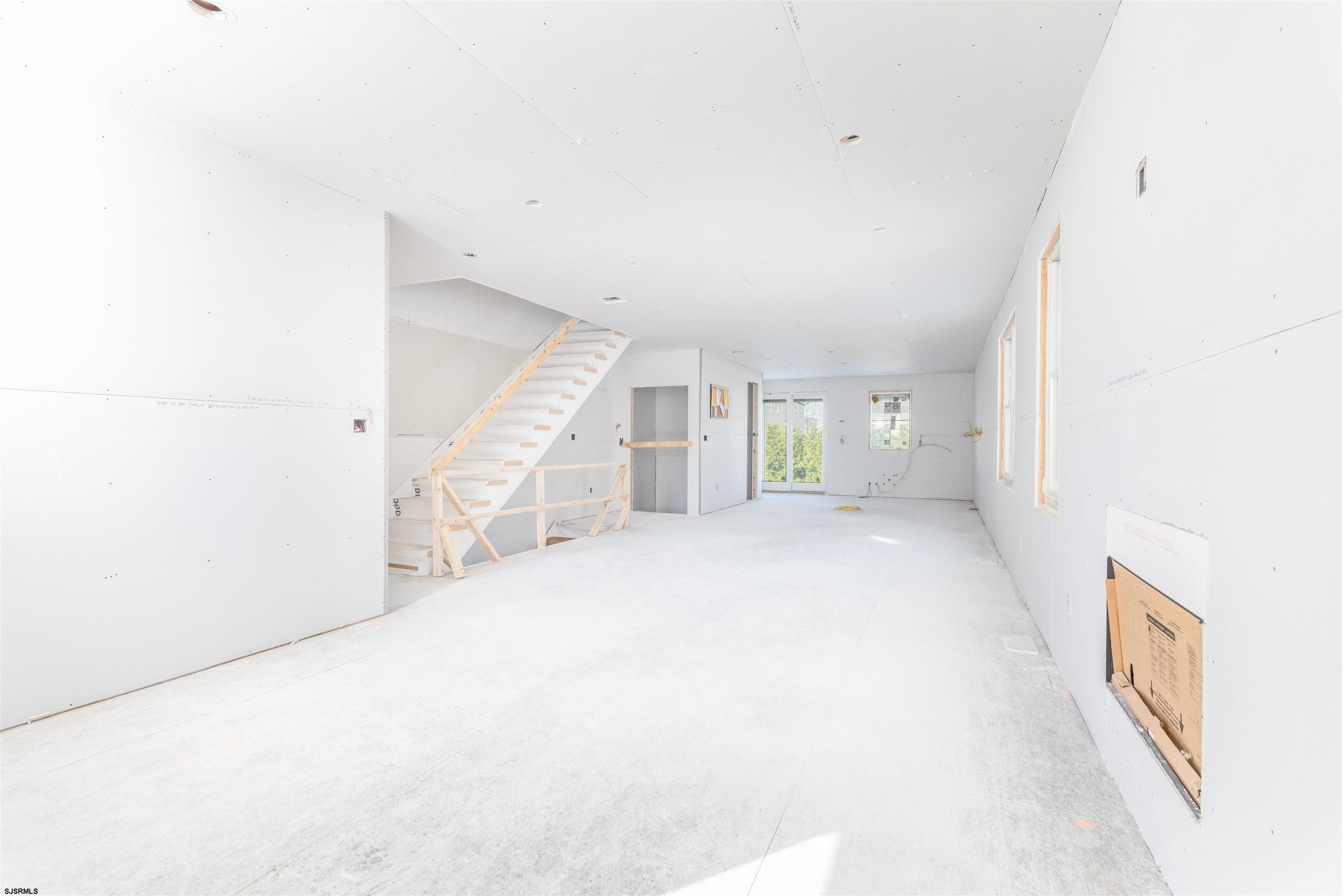 12 N Newport Ave