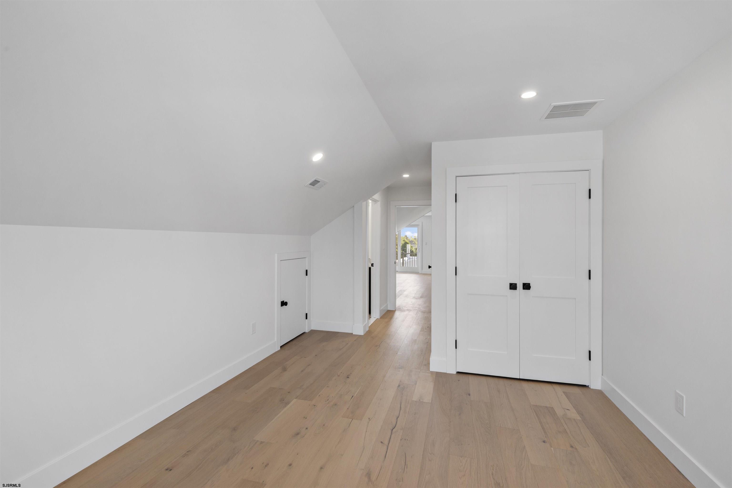 12 N Newport Ave