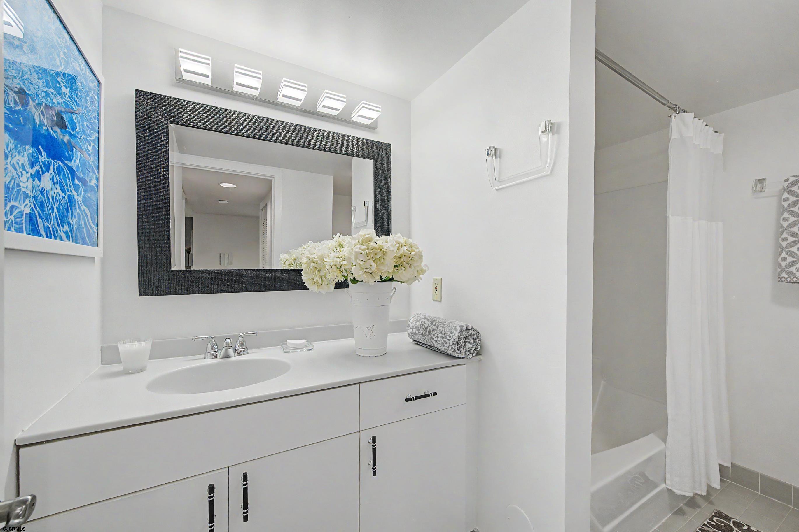 1105 Dolphin Ave Unit: 1105