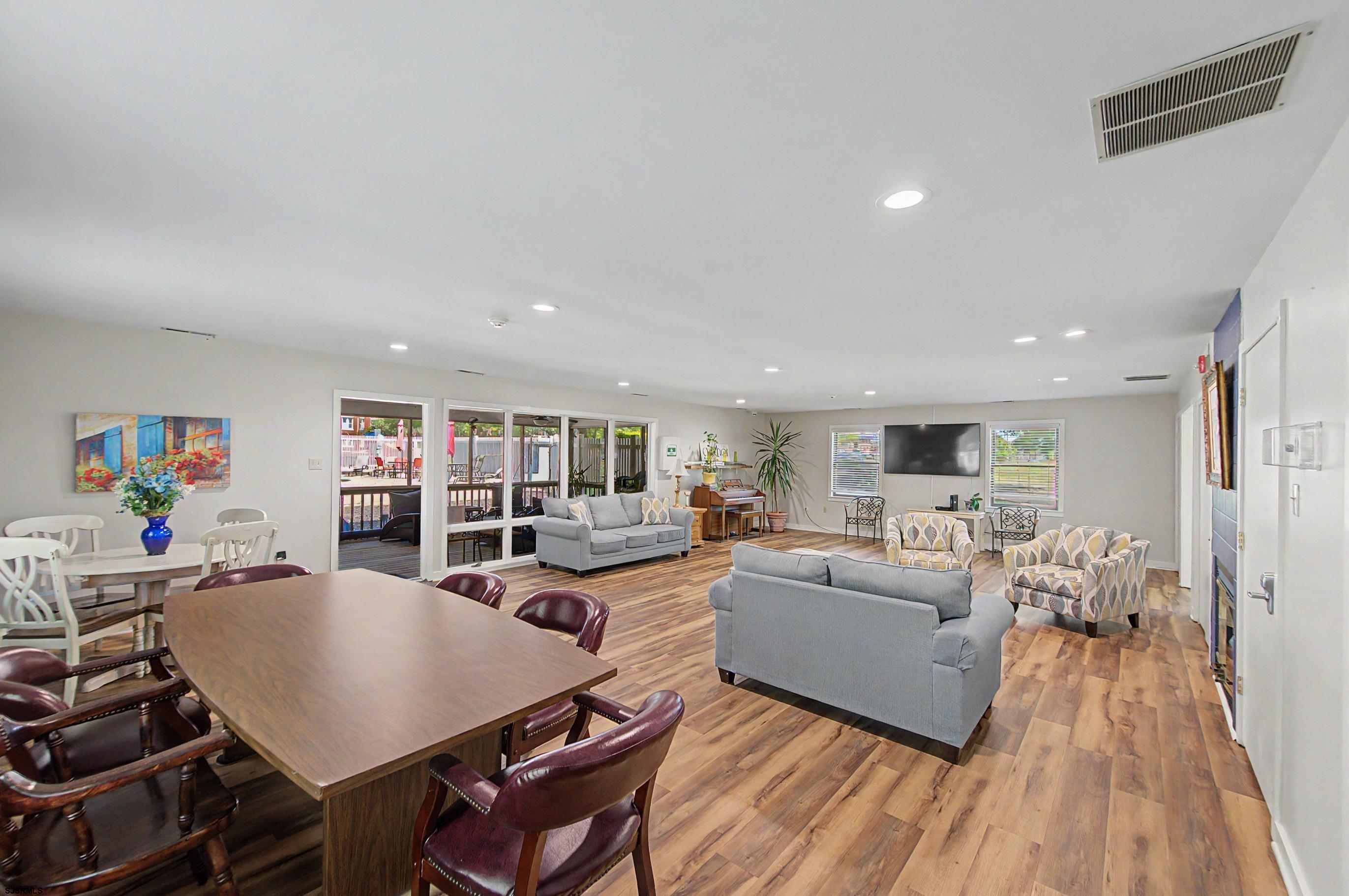 1105 Dolphin Ave Unit: 1105
