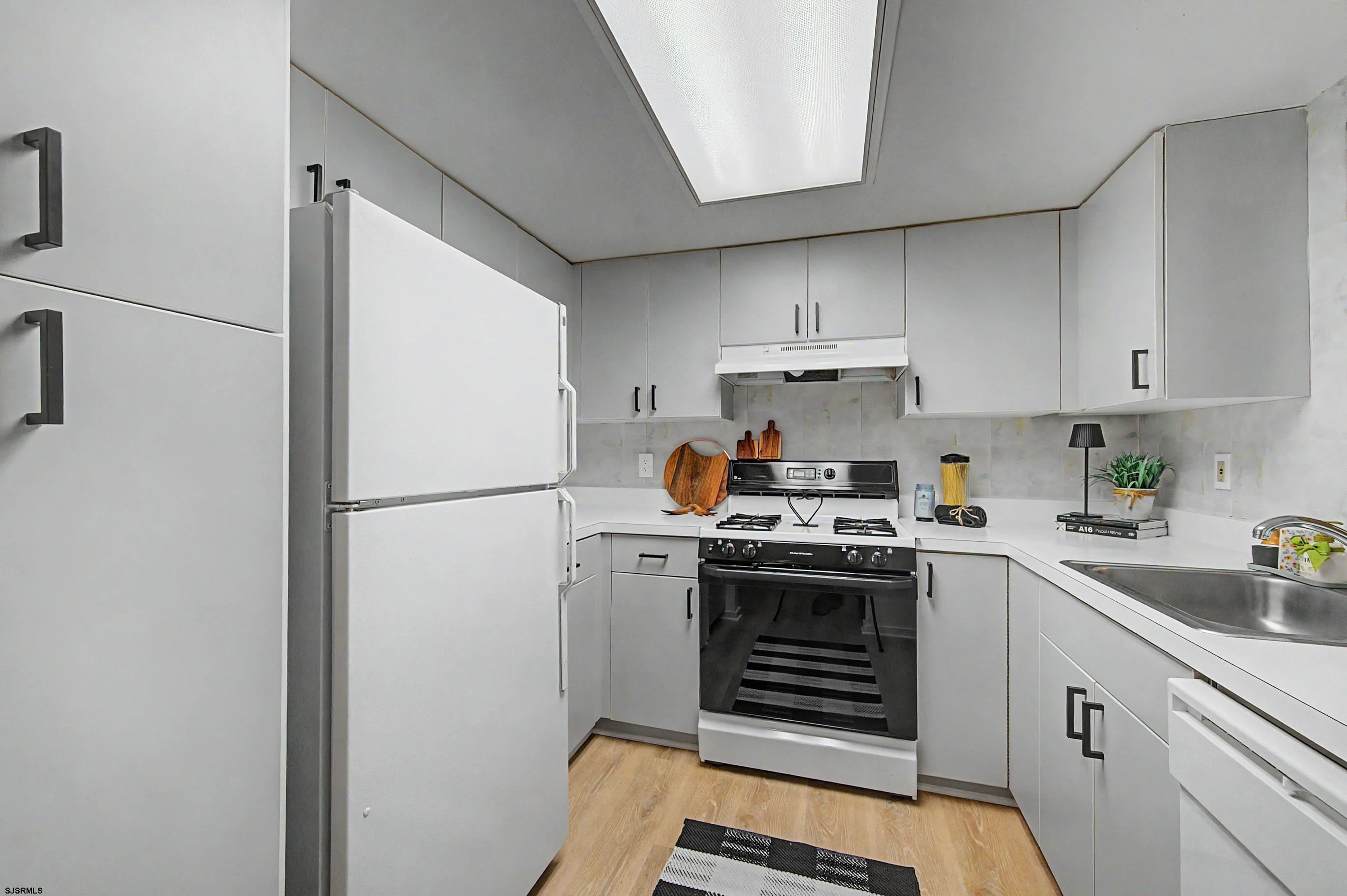1105 Dolphin Ave Unit: 1105