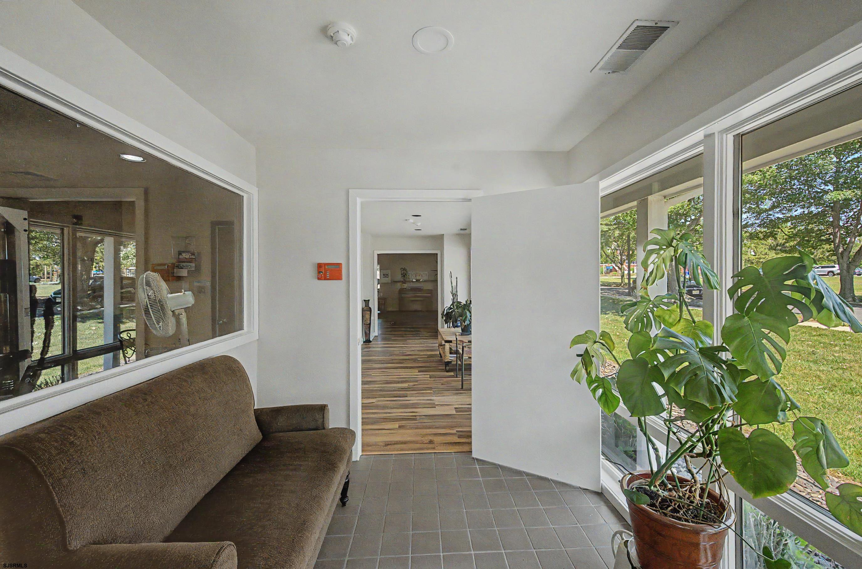 1105 Dolphin Ave Unit: 1105