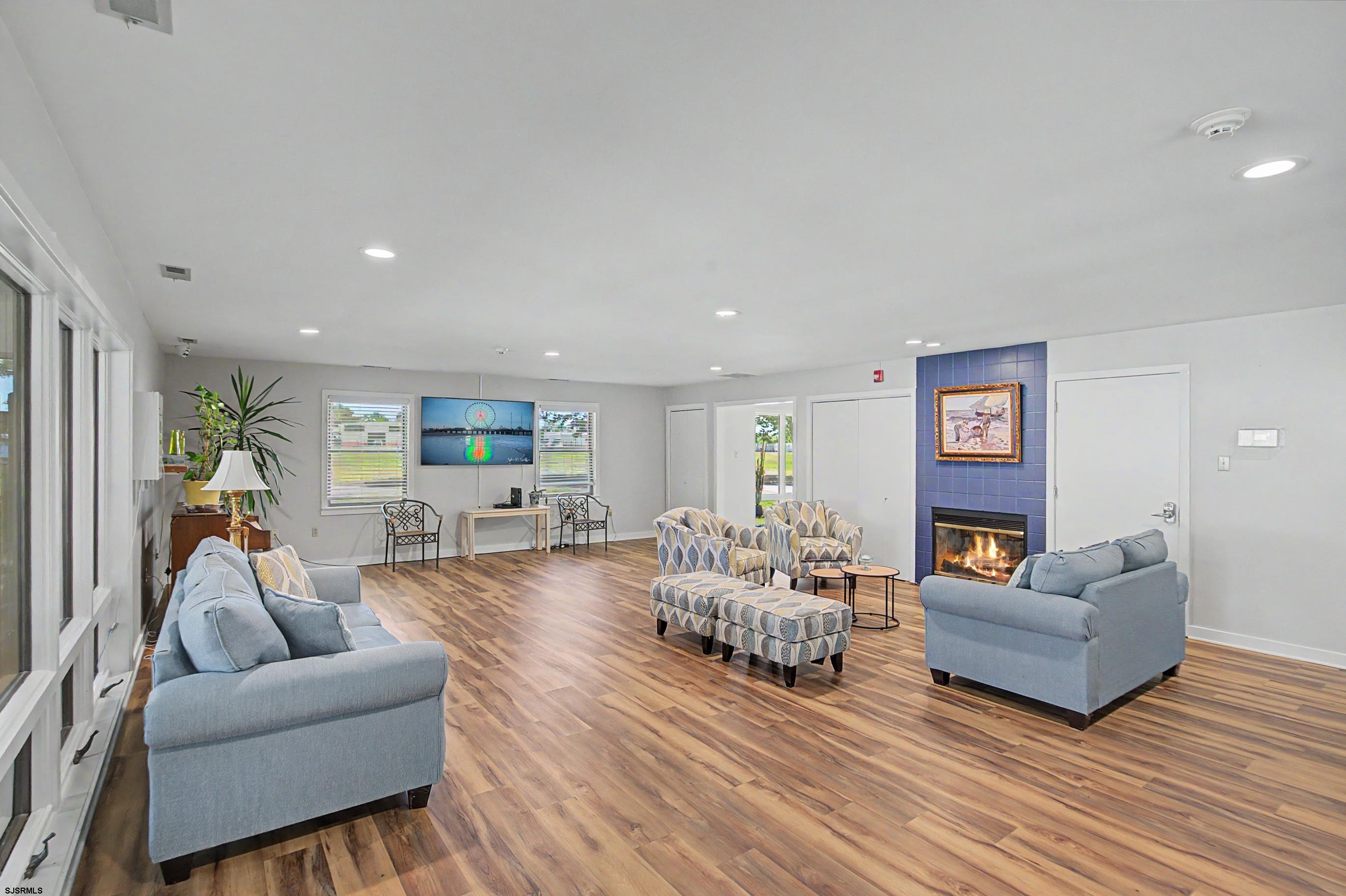 1105 Dolphin Ave Unit: 1105