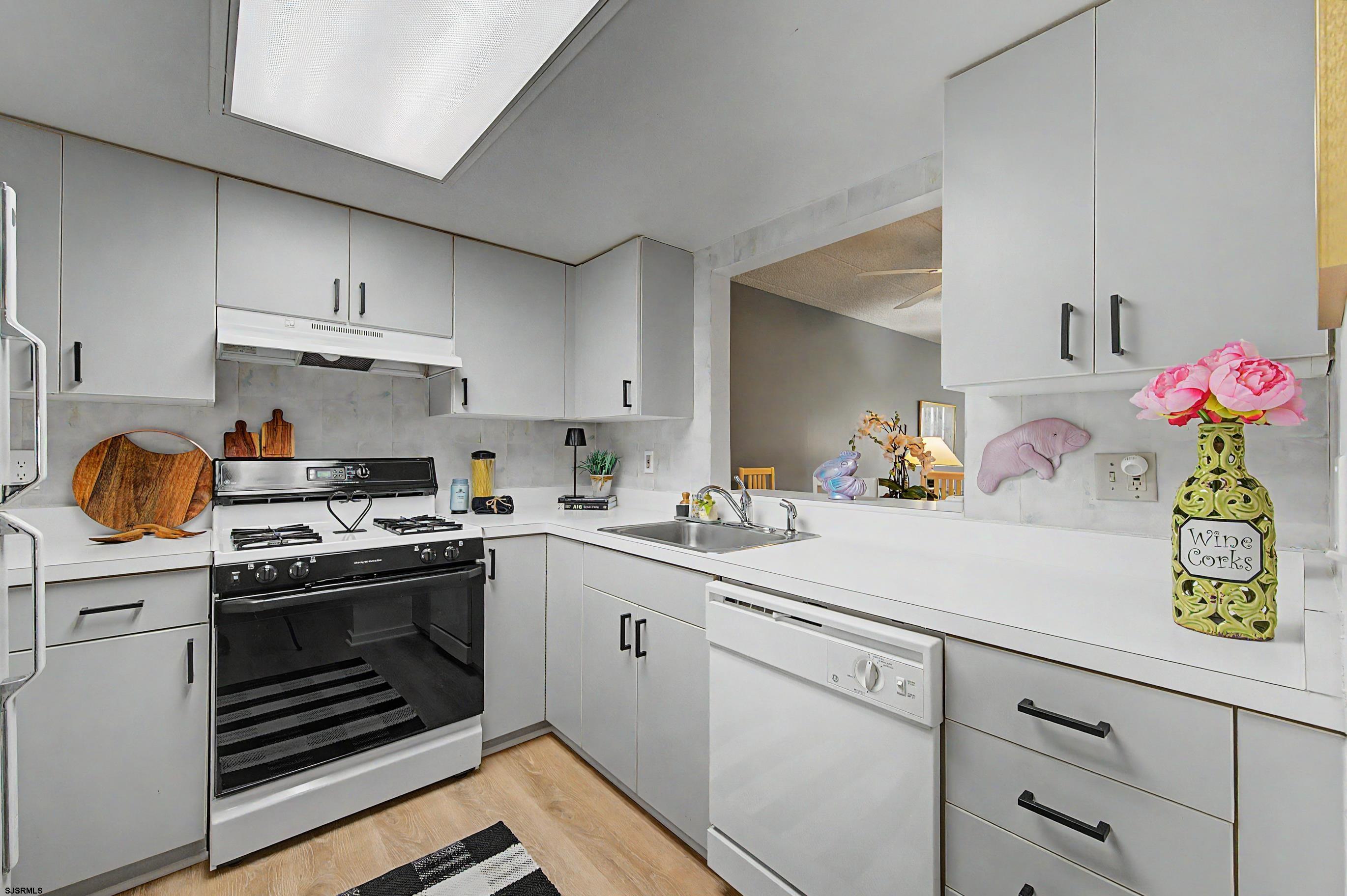 1105 Dolphin Ave Unit: 1105