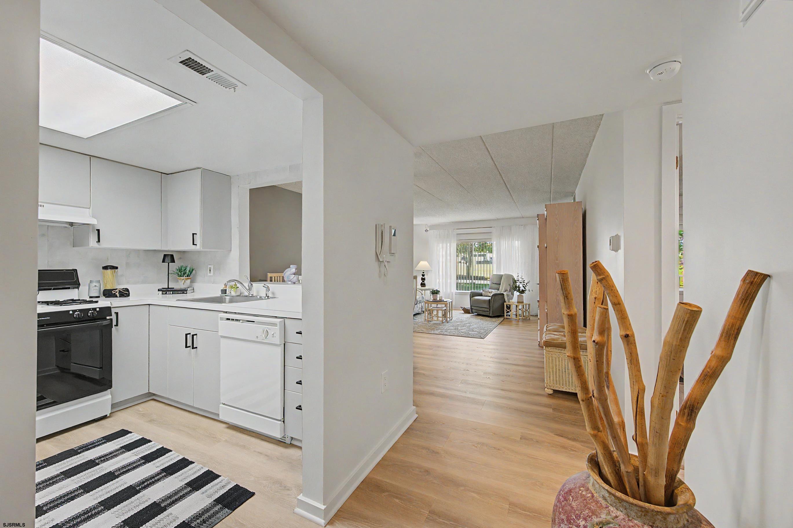 1105 Dolphin Ave Unit: 1105