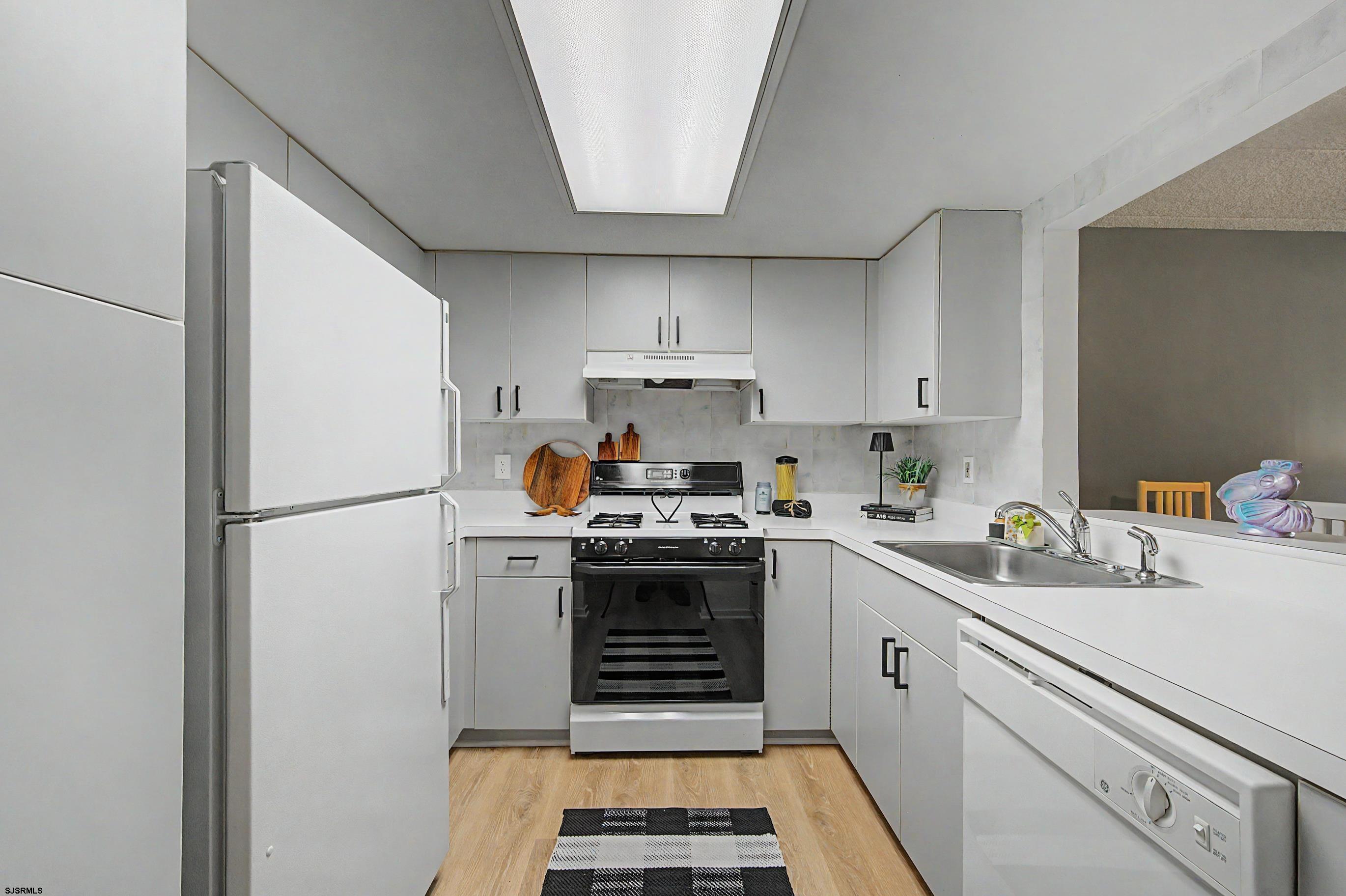 1105 Dolphin Ave Unit: 1105
