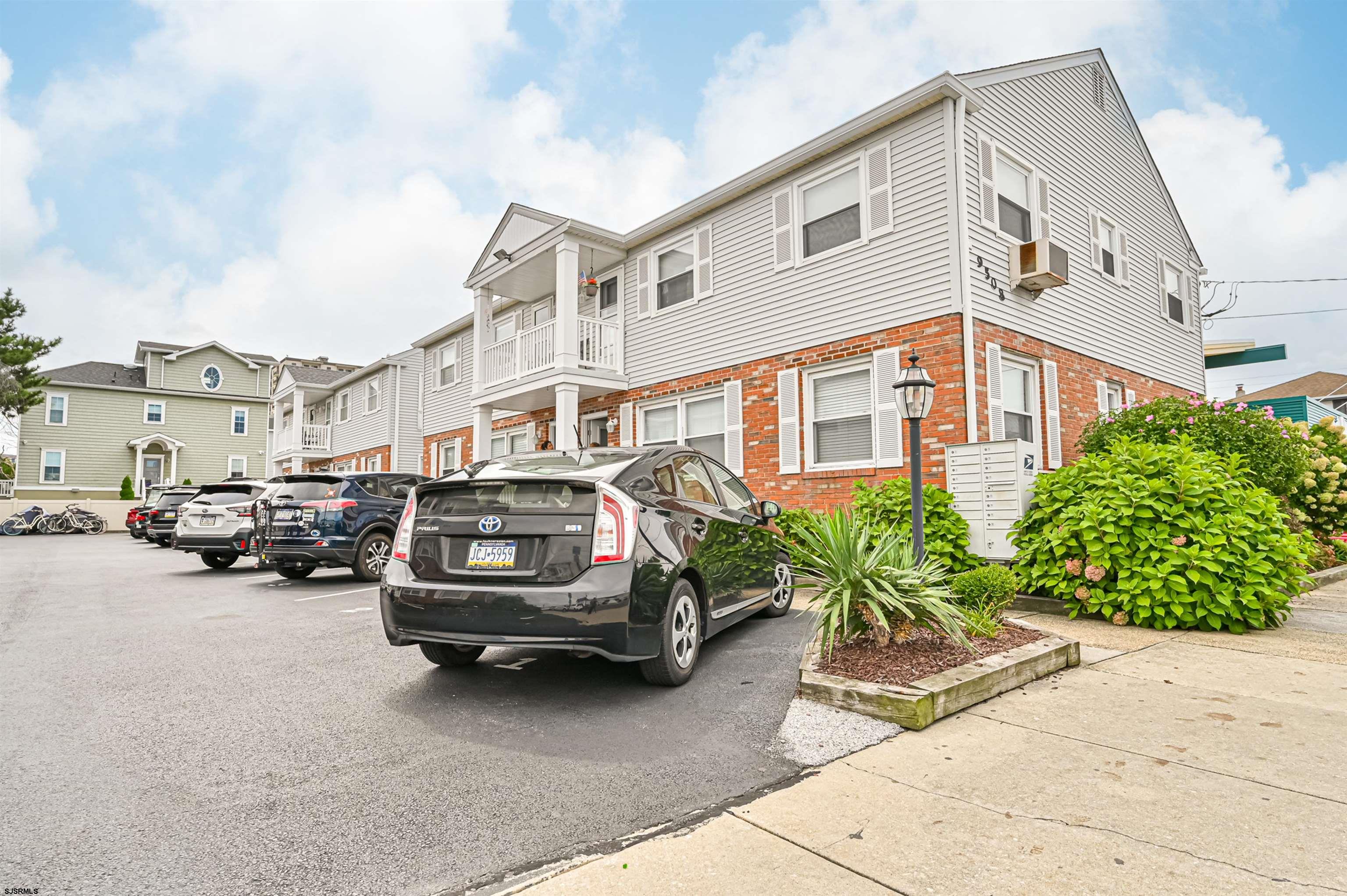 9506-7 Ventnor Ave Unit: 7
