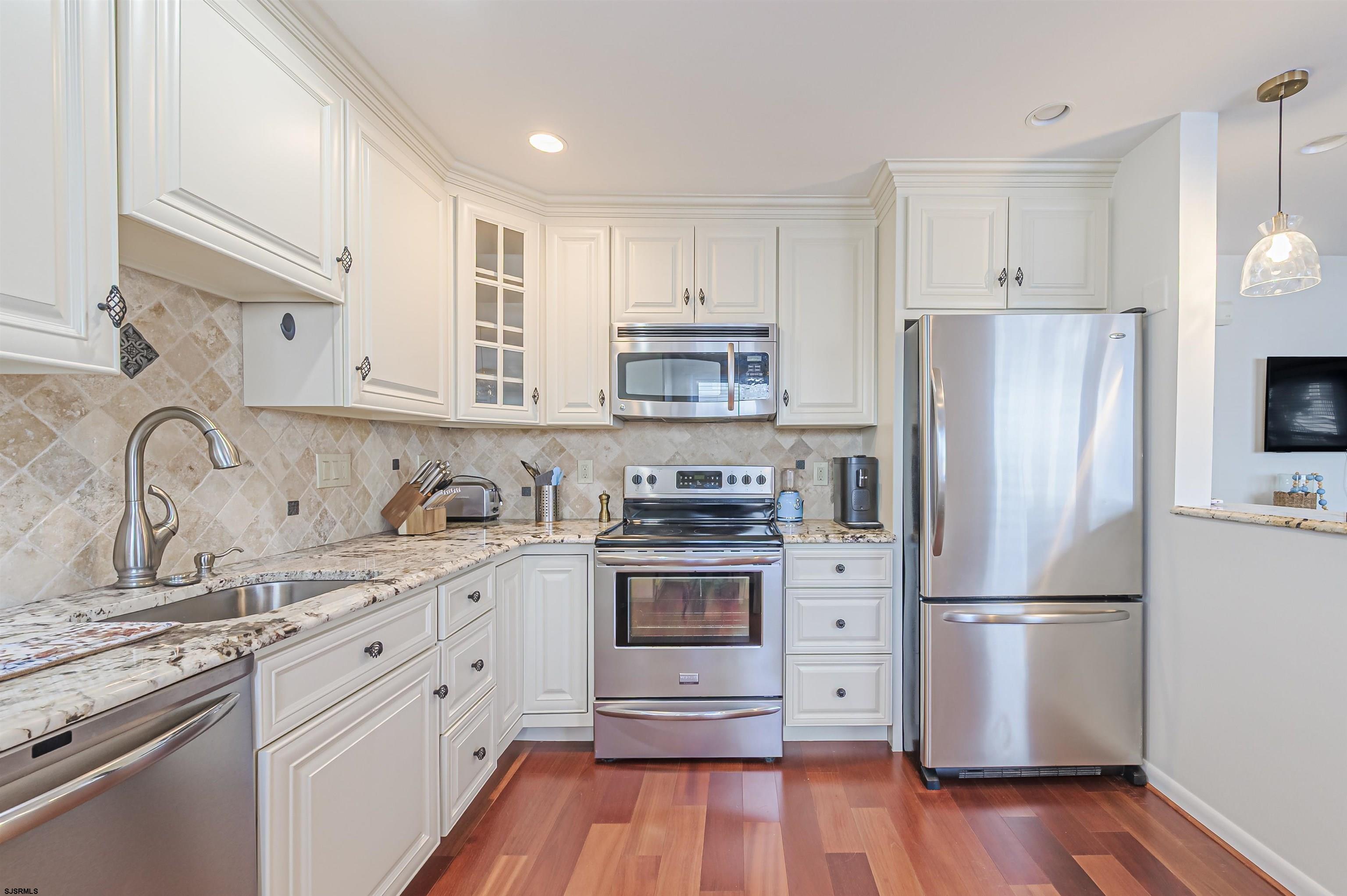 9506-7 Ventnor Ave Unit: 7
