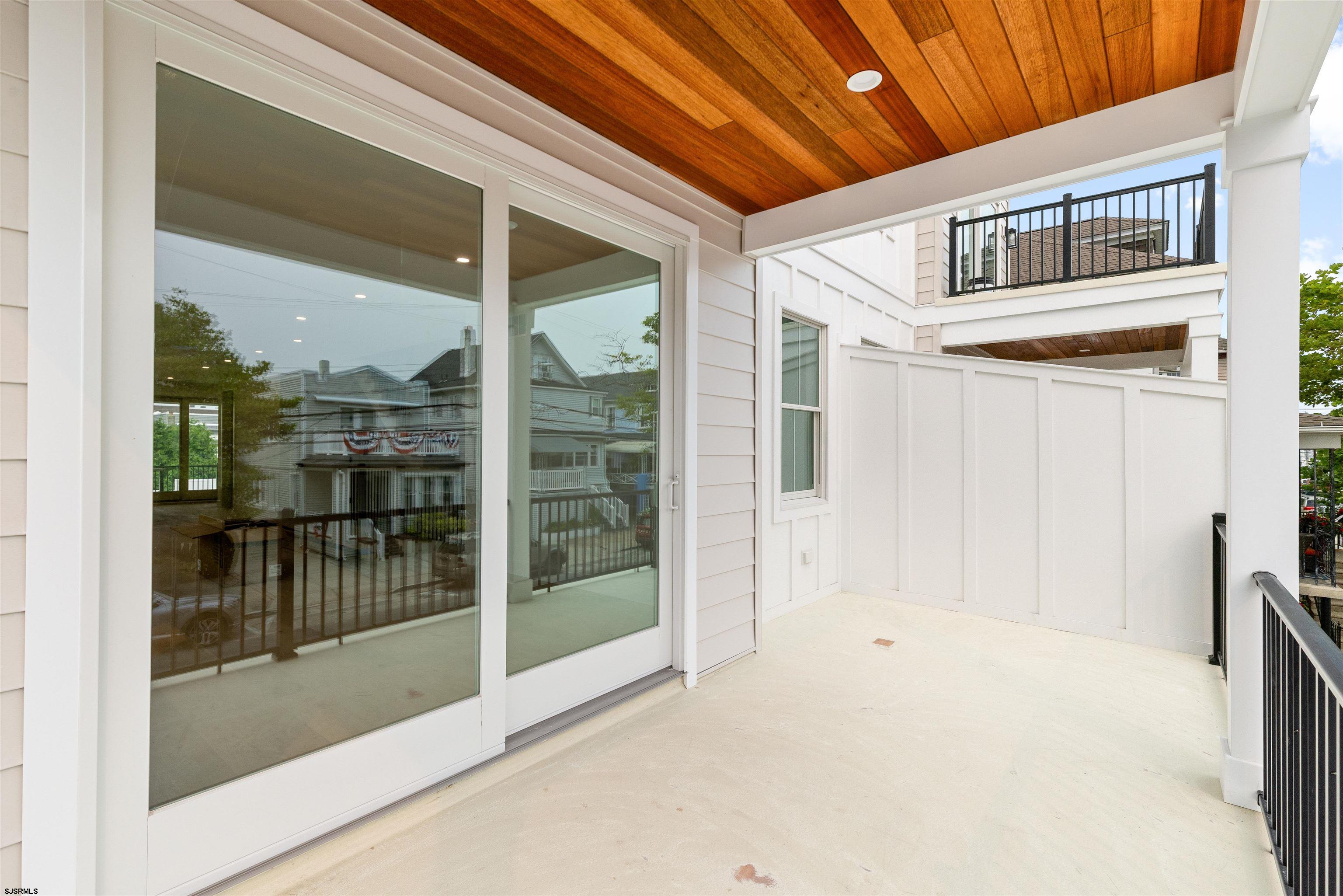 10 N Newport Ave