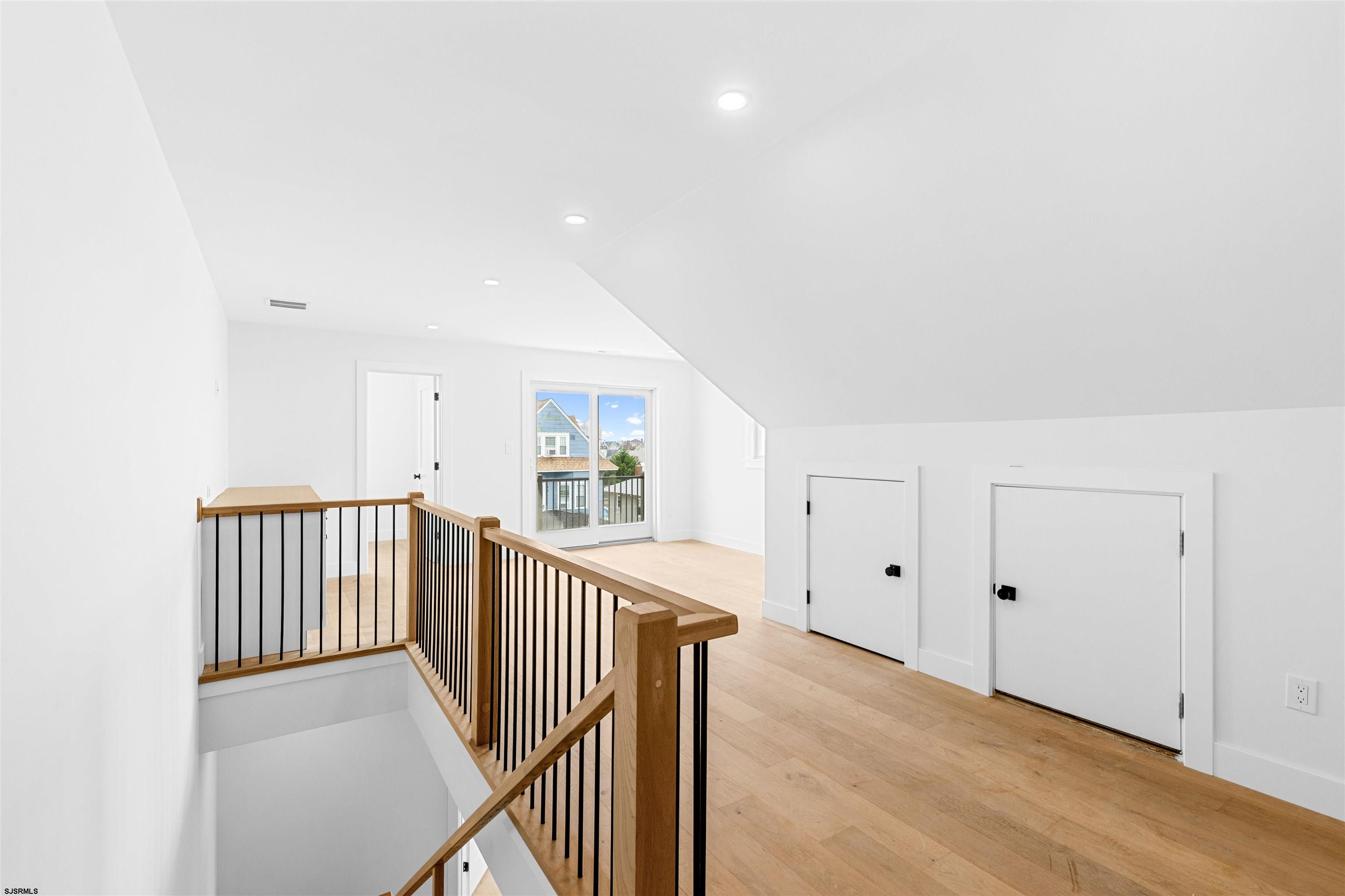 10 N Newport Ave