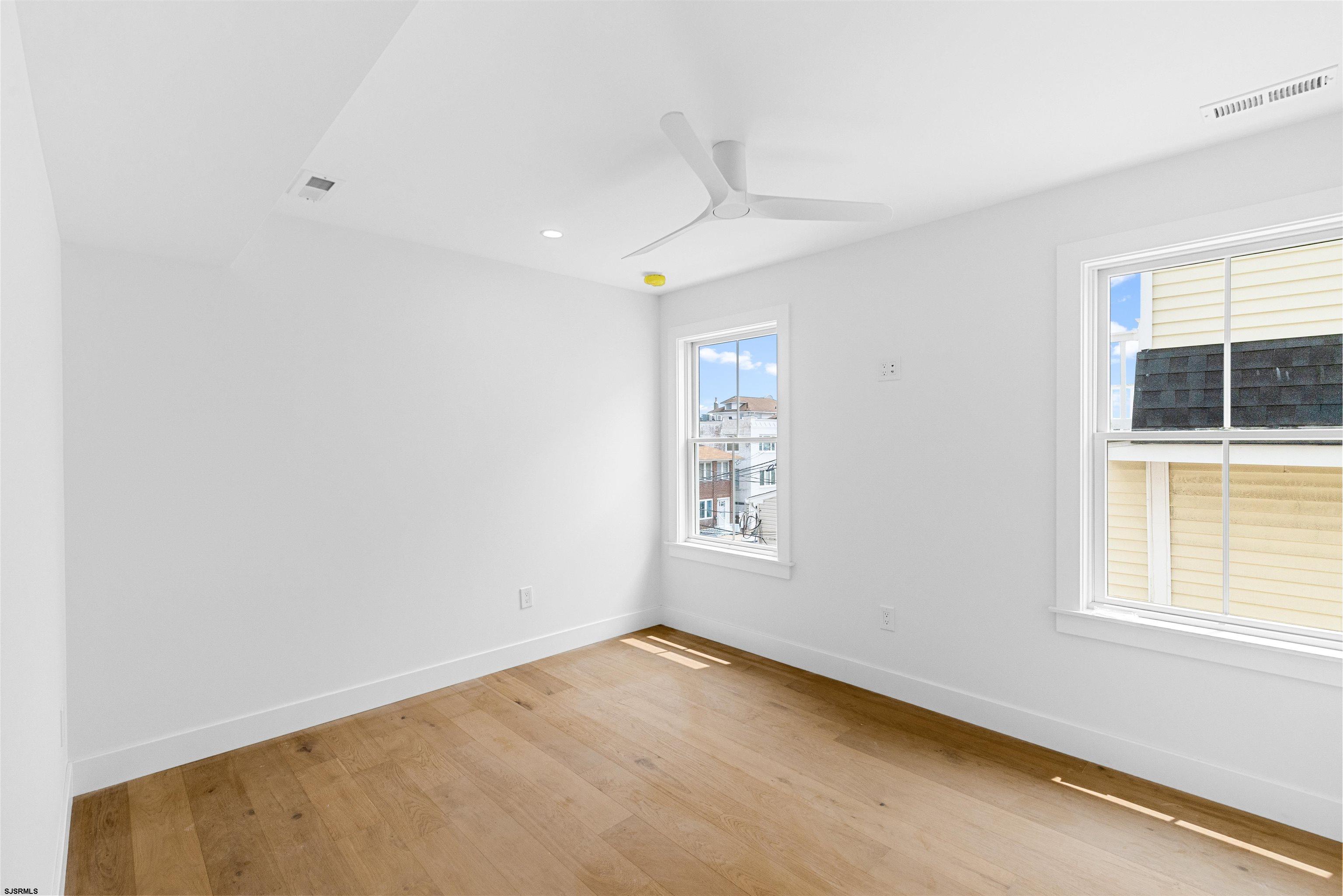 10 N Newport Ave