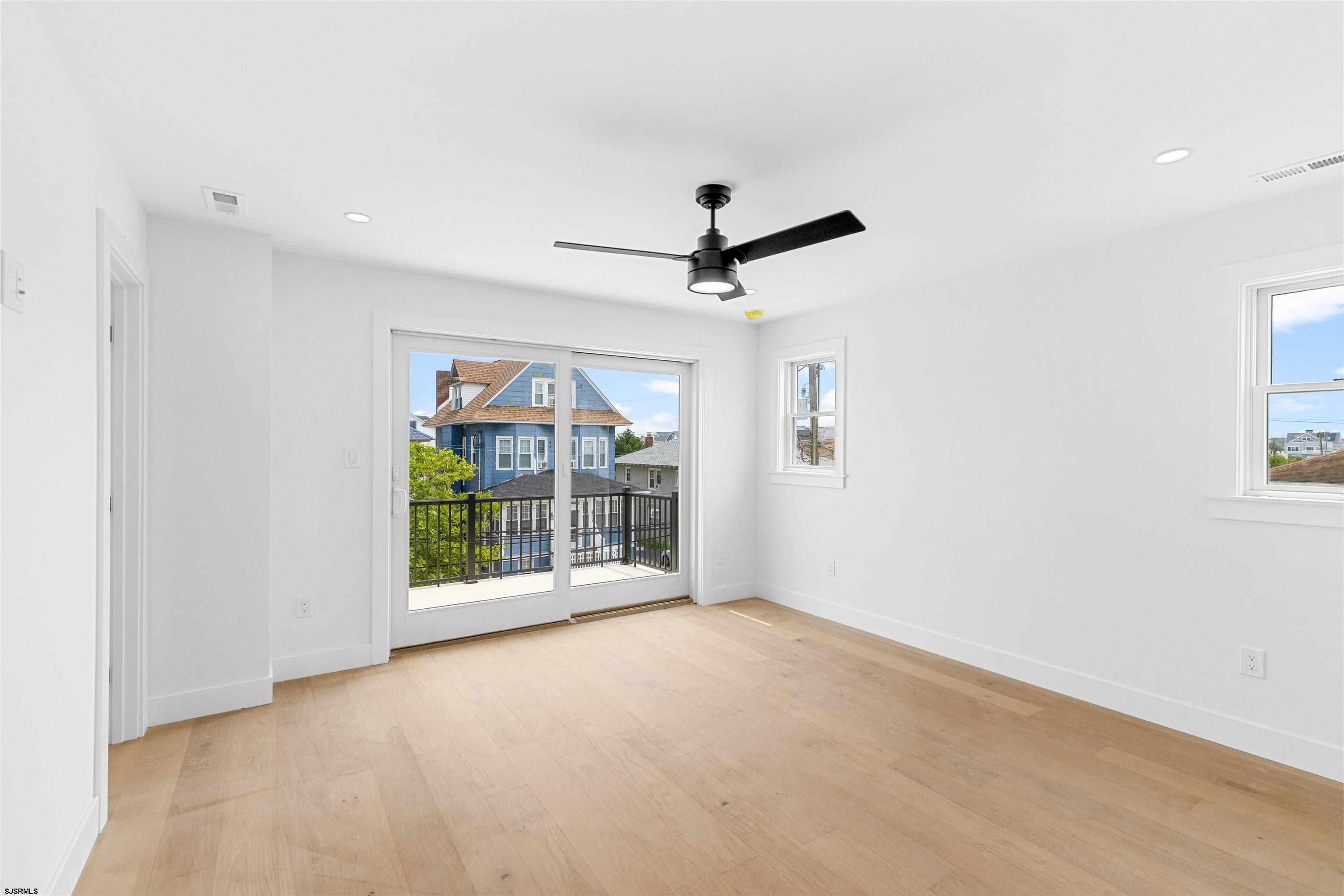 10 N Newport Ave