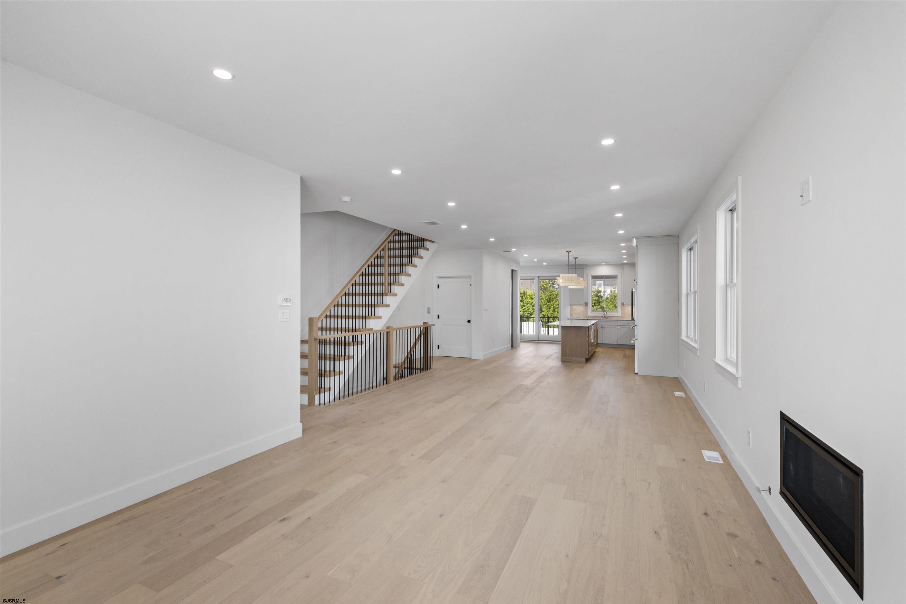 12 N Newport Ave