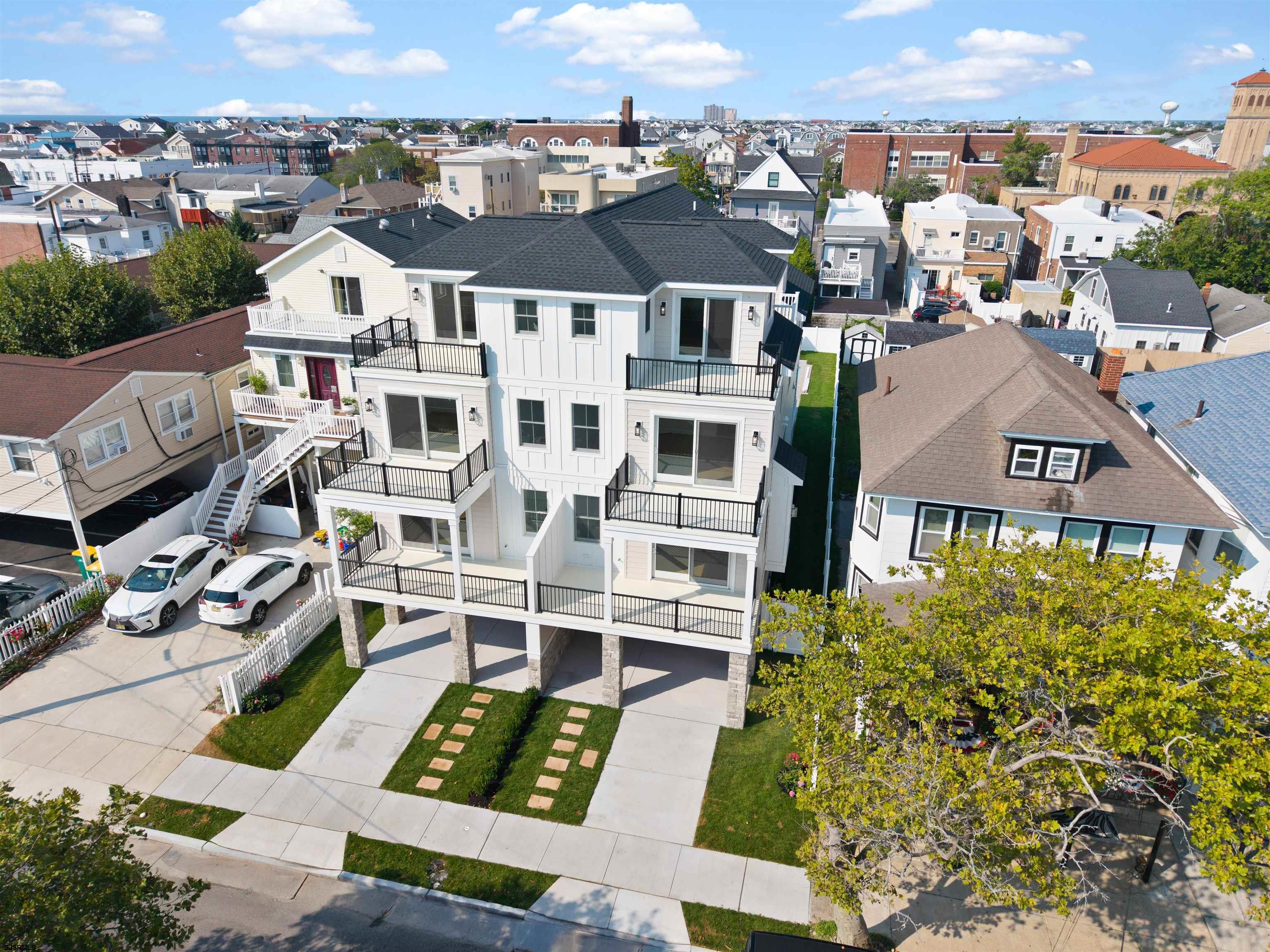 12 N Newport Ave