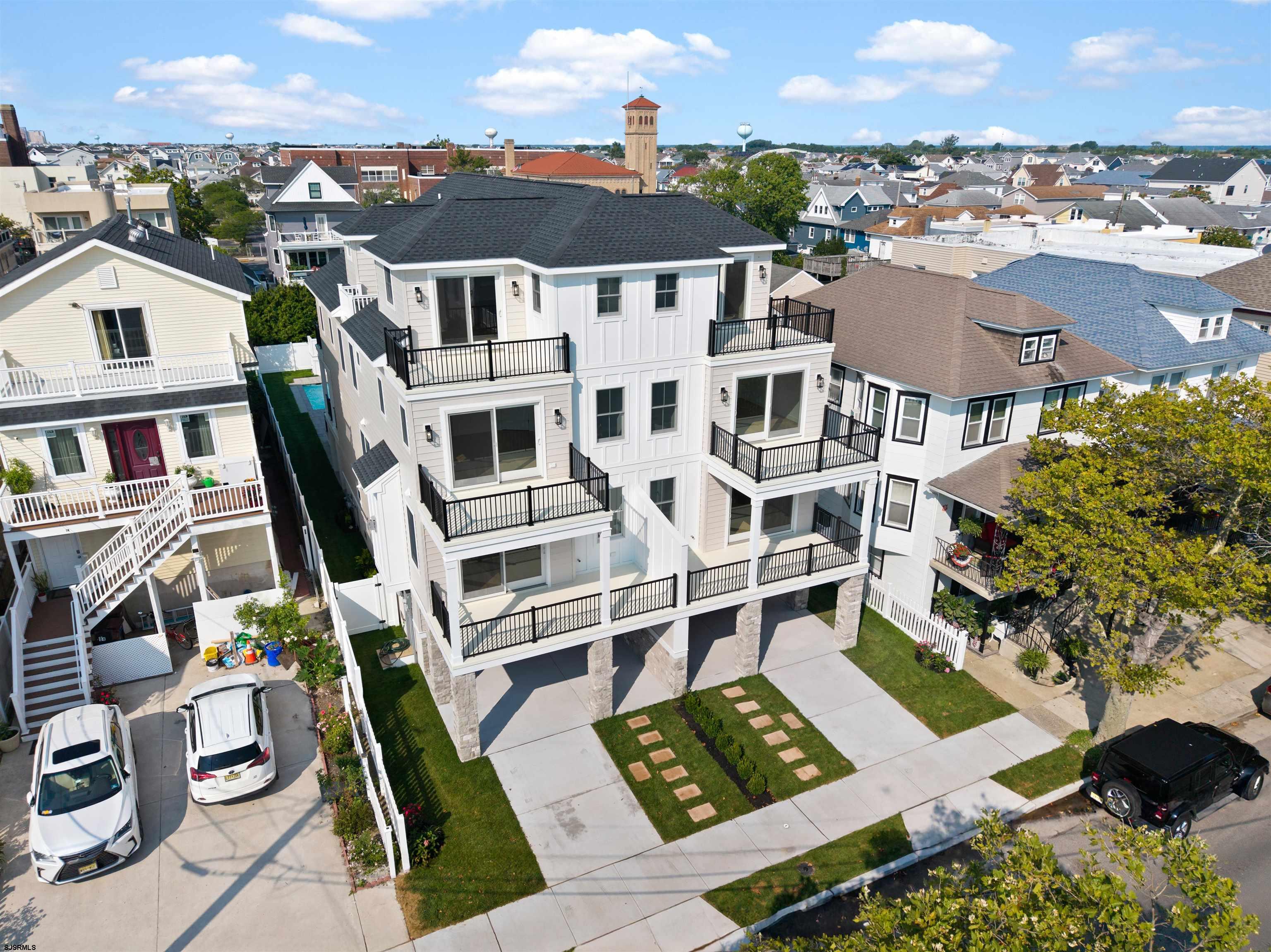 12 N Newport Ave