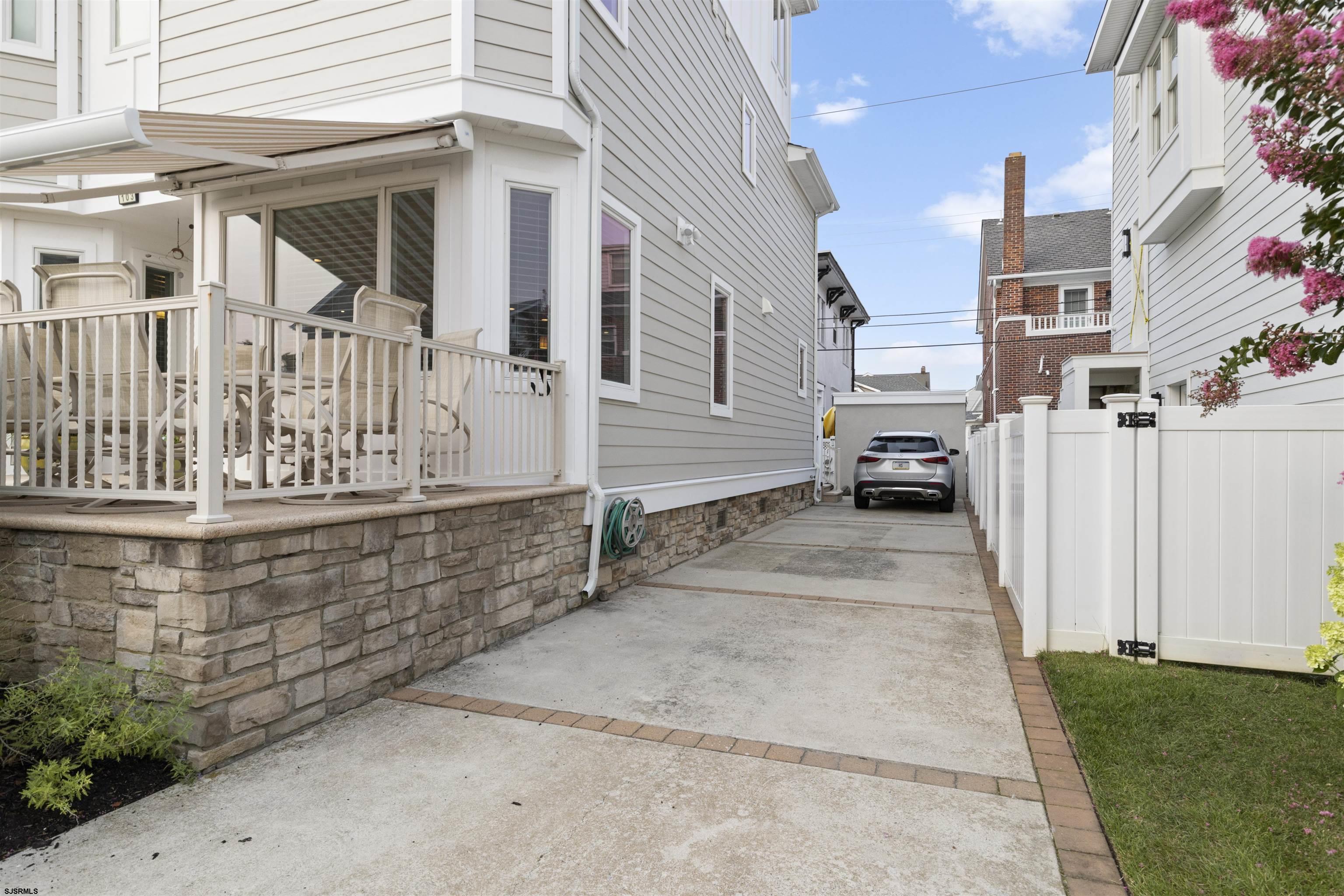 103 S Andover Ave