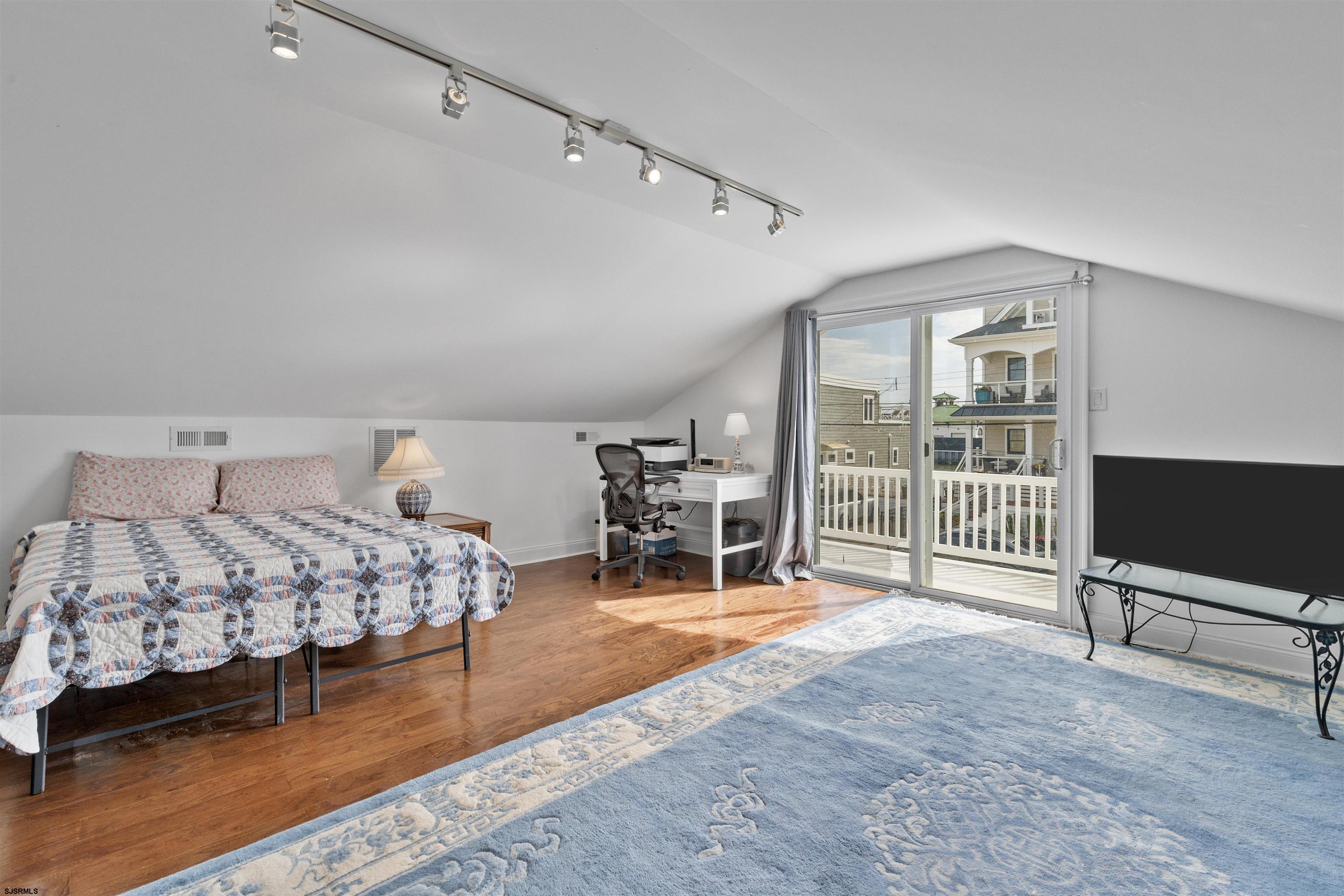 113 N Derby Ave