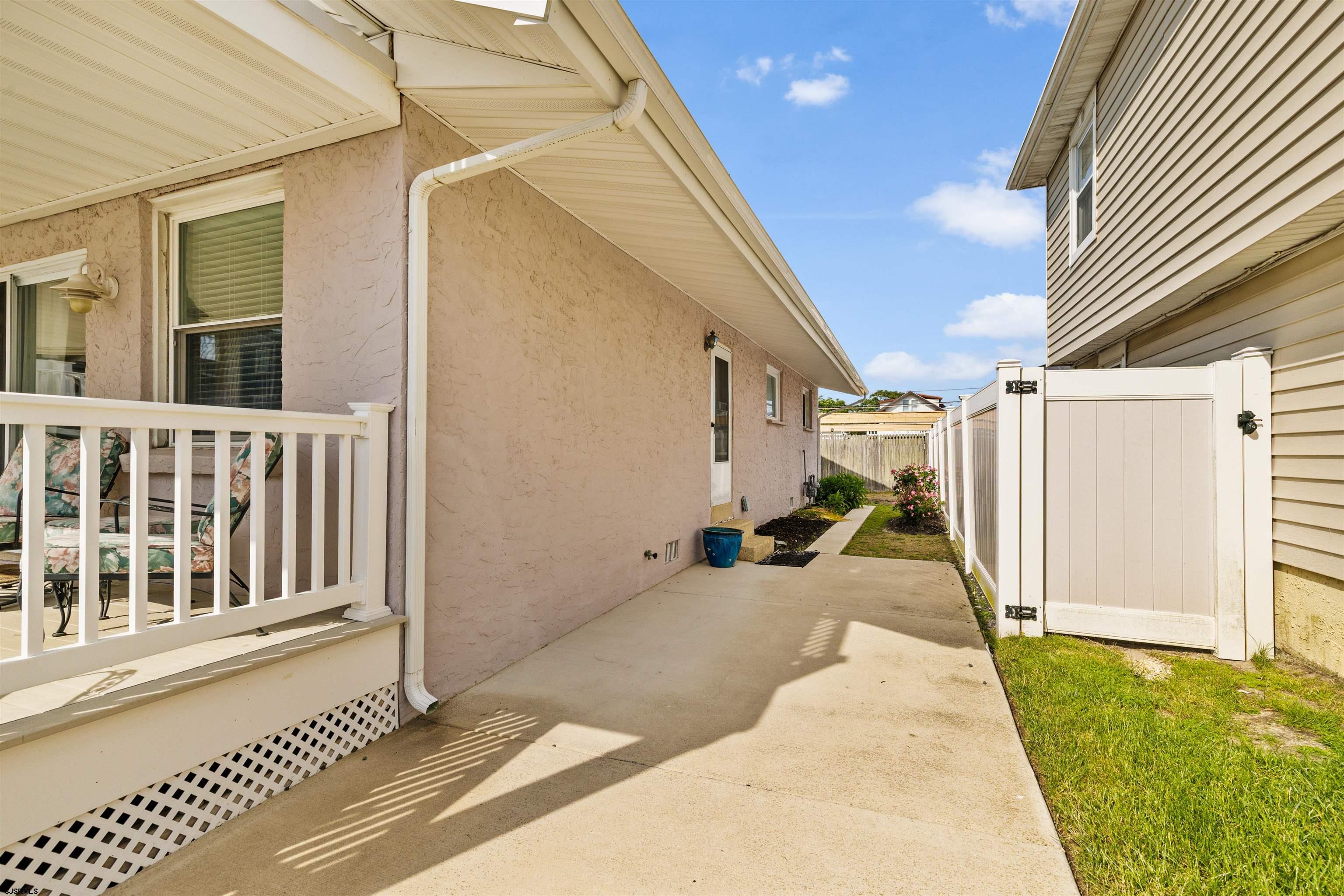113 N Derby Ave
