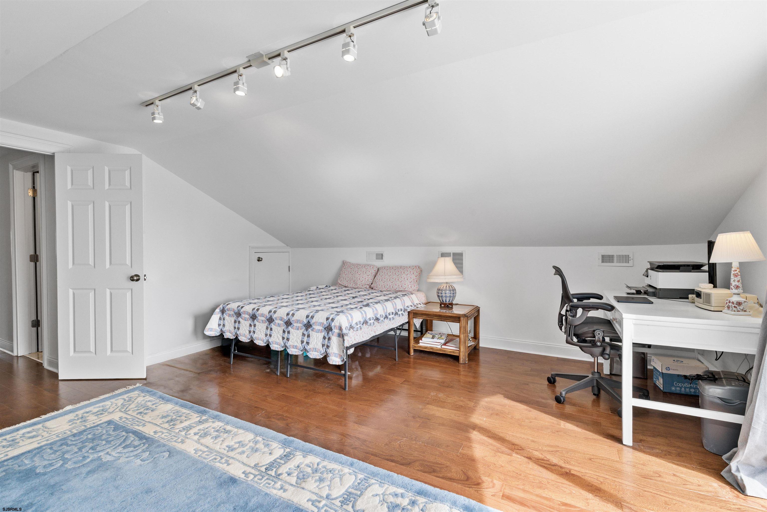 113 N Derby Ave