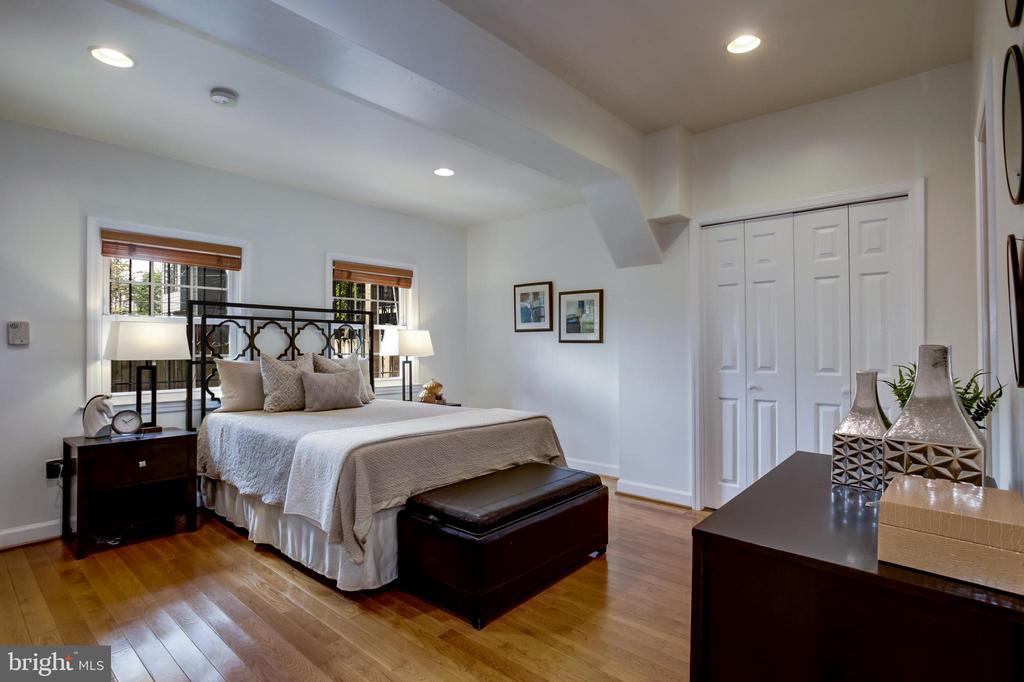 1513 CONSTITUTION AVE NE #2
