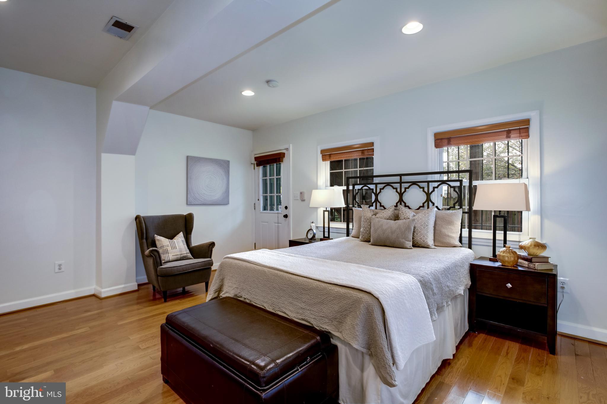 1513 CONSTITUTION AVE NE #2