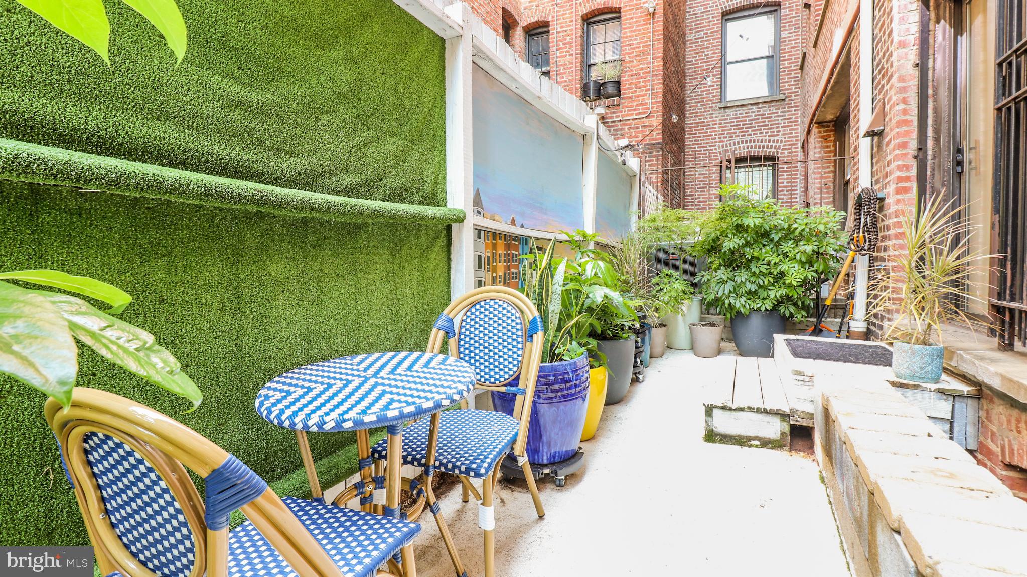 1812 VERNON ST NW #1