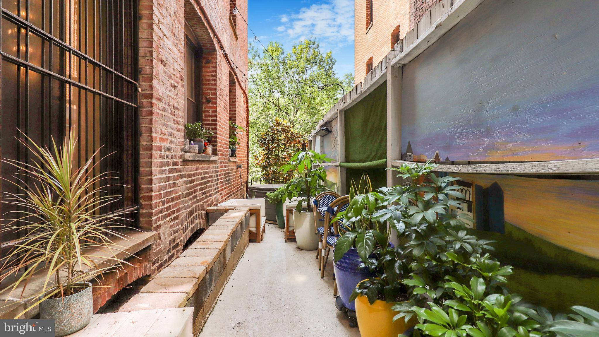 1812 VERNON ST NW #1