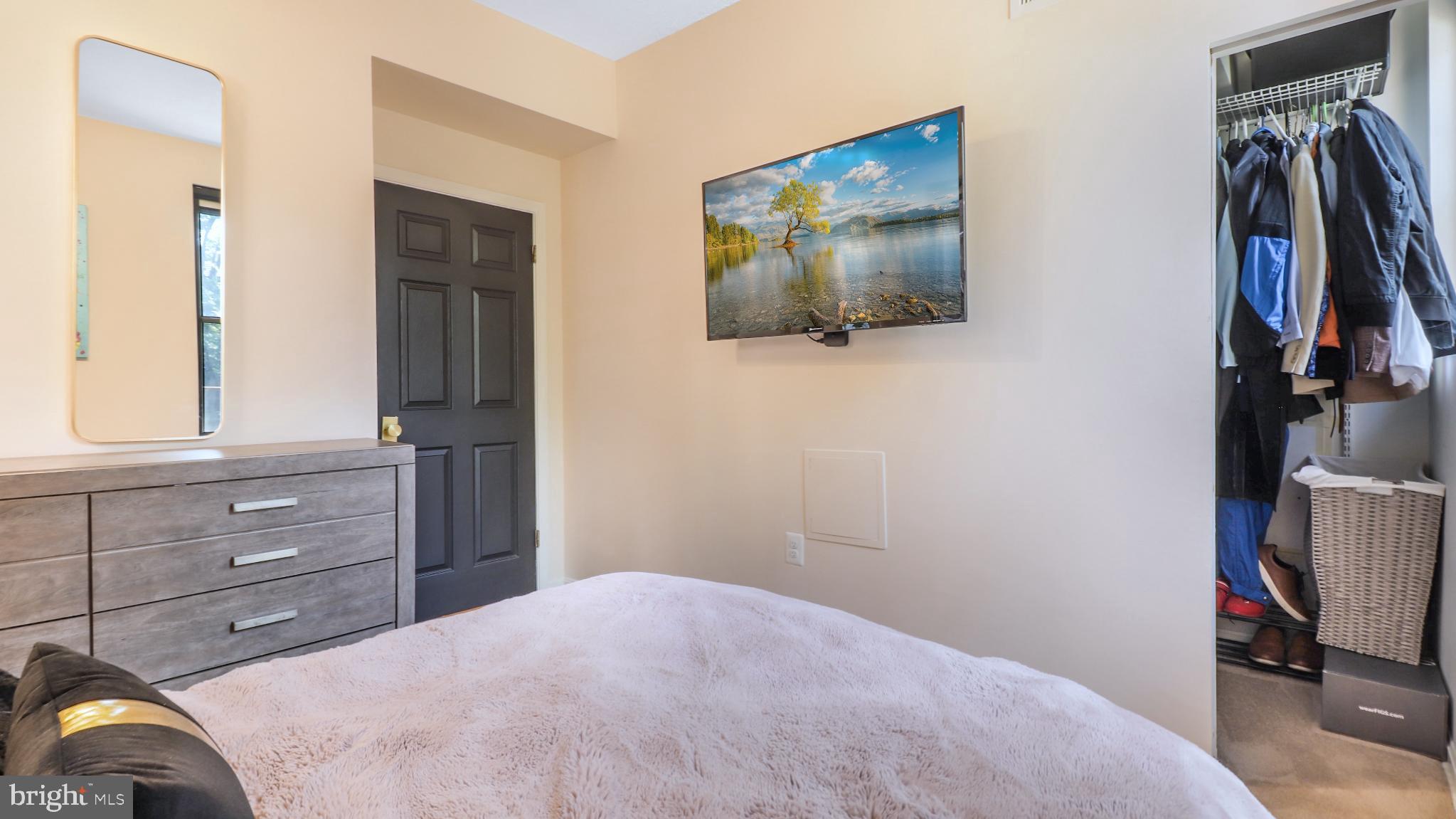 1812 VERNON ST NW #1