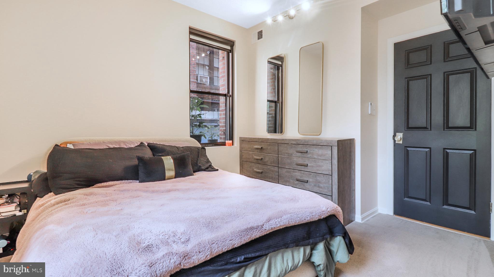 1812 VERNON ST NW #1