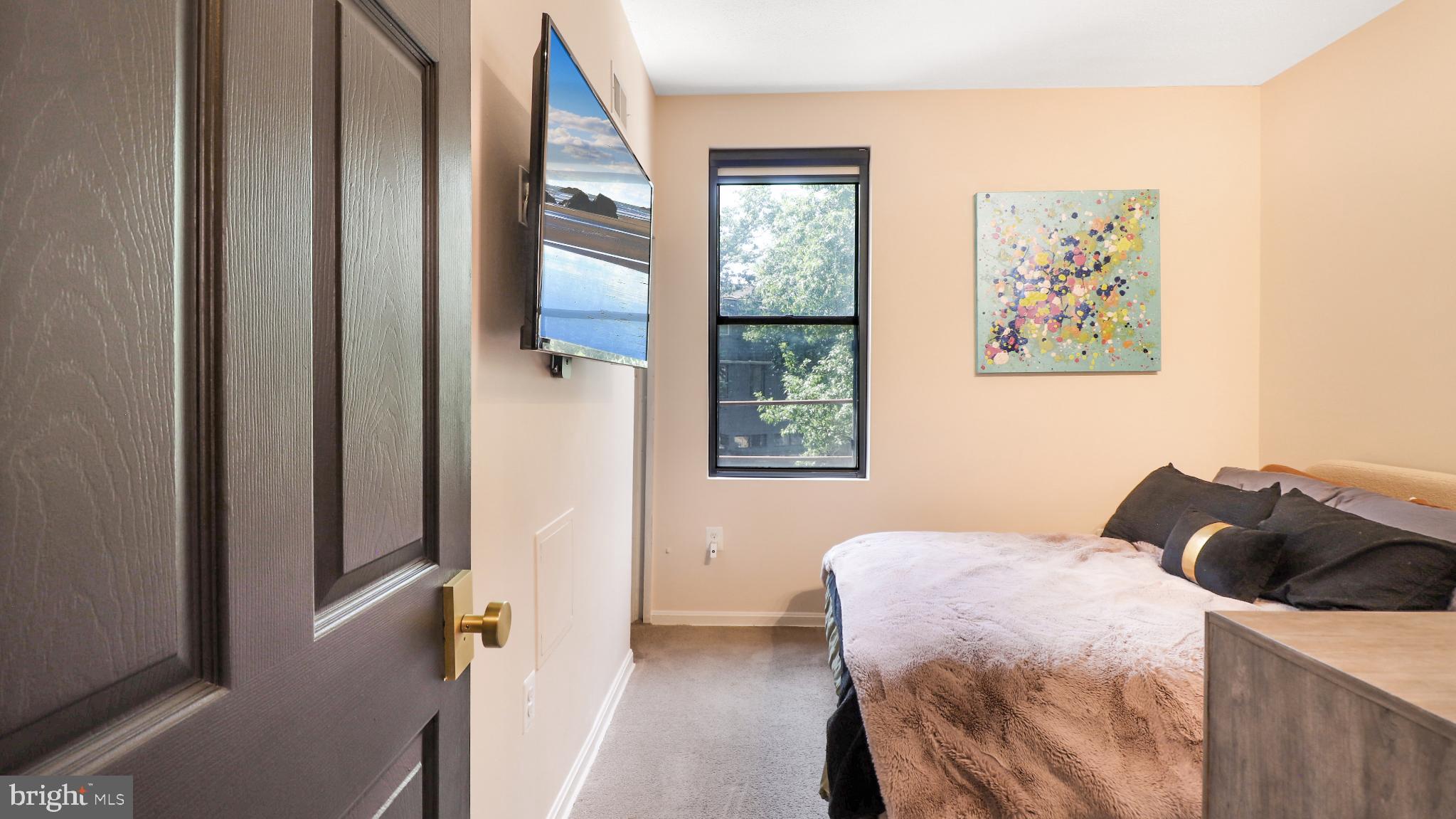 1812 VERNON ST NW #1