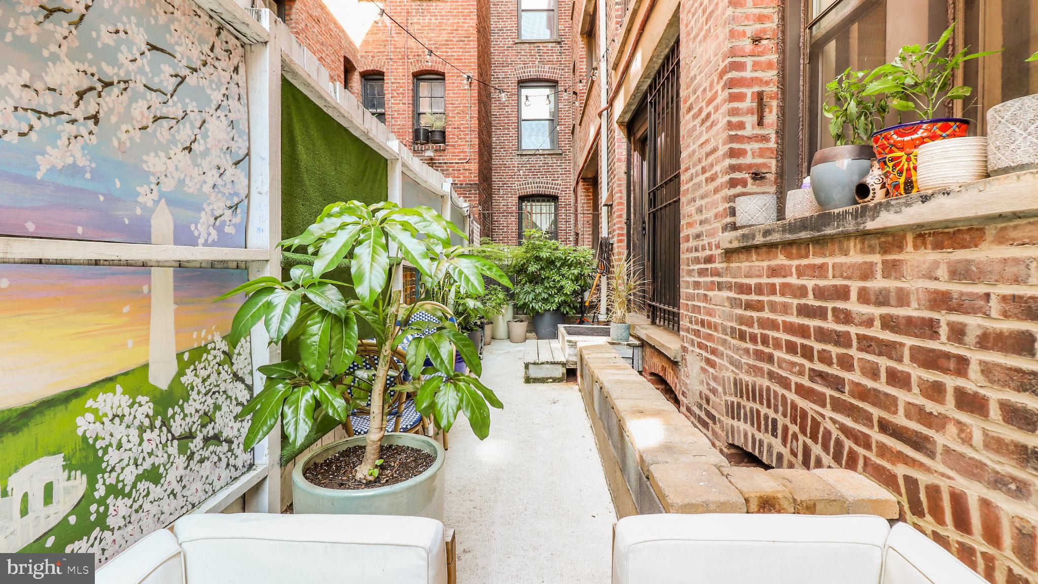 1812 VERNON ST NW #1