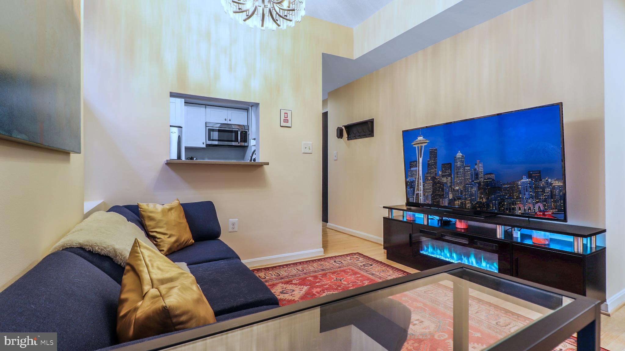 1812 VERNON ST NW #1