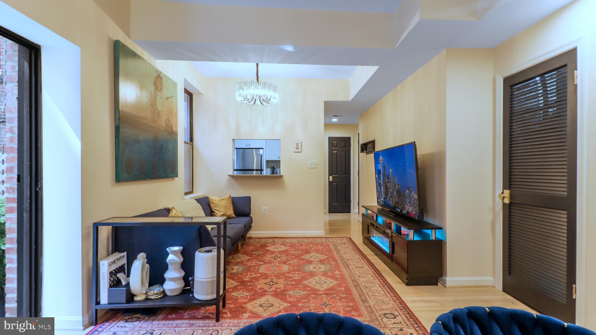 1812 VERNON ST NW #1