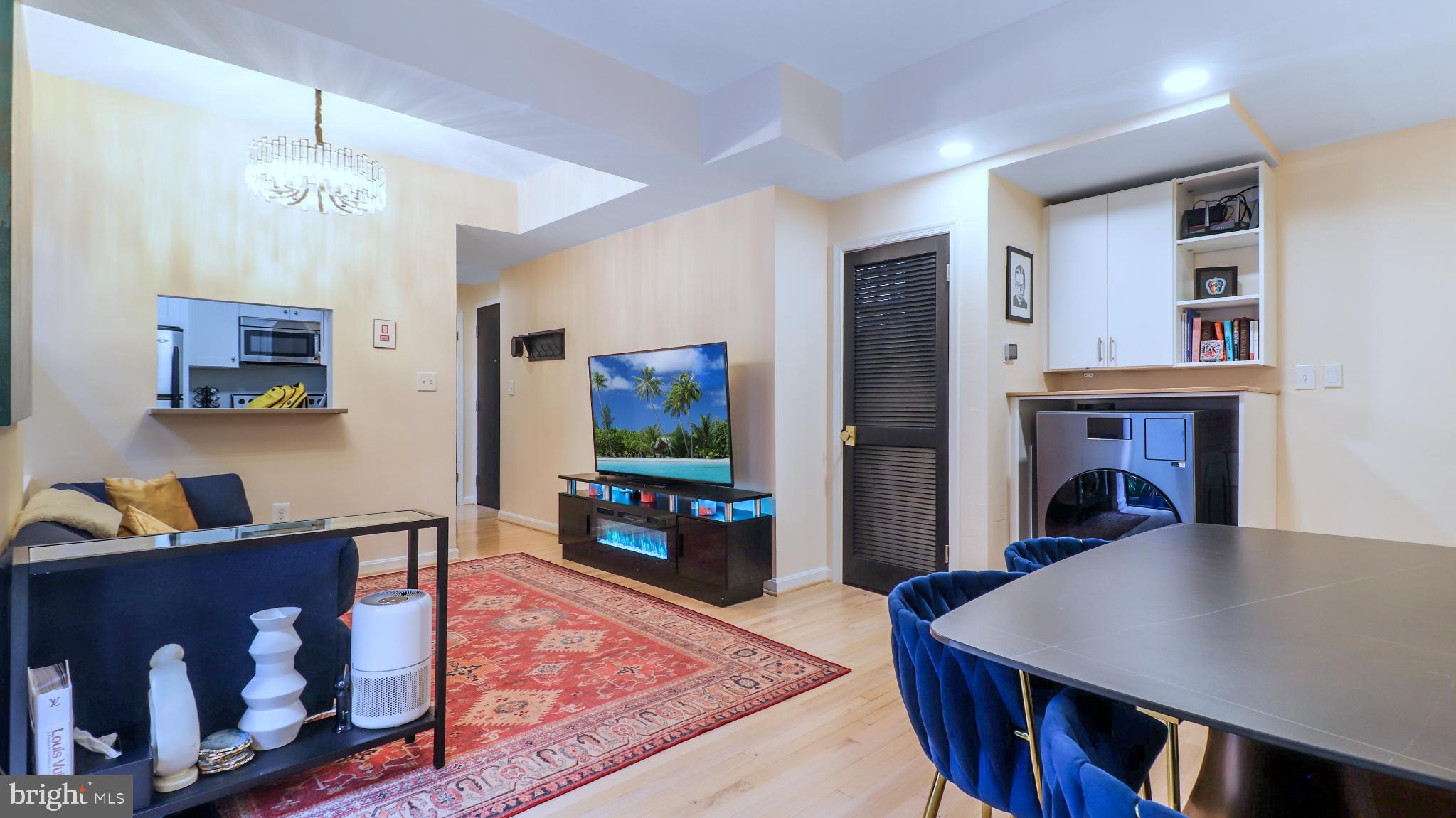 1812 VERNON ST NW #1